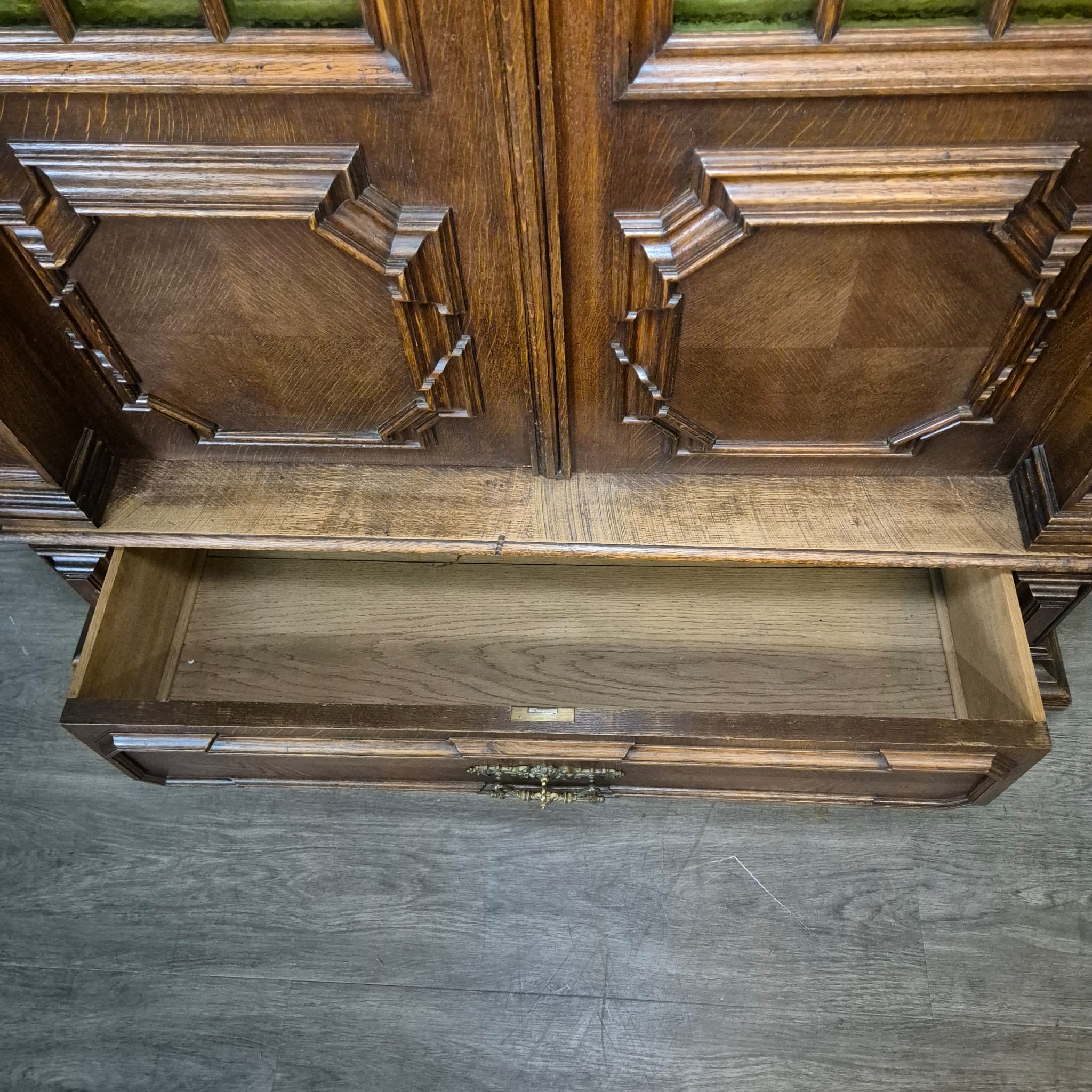 Vitrine Schrank Neubarock 1910 Eiche – Bild 26