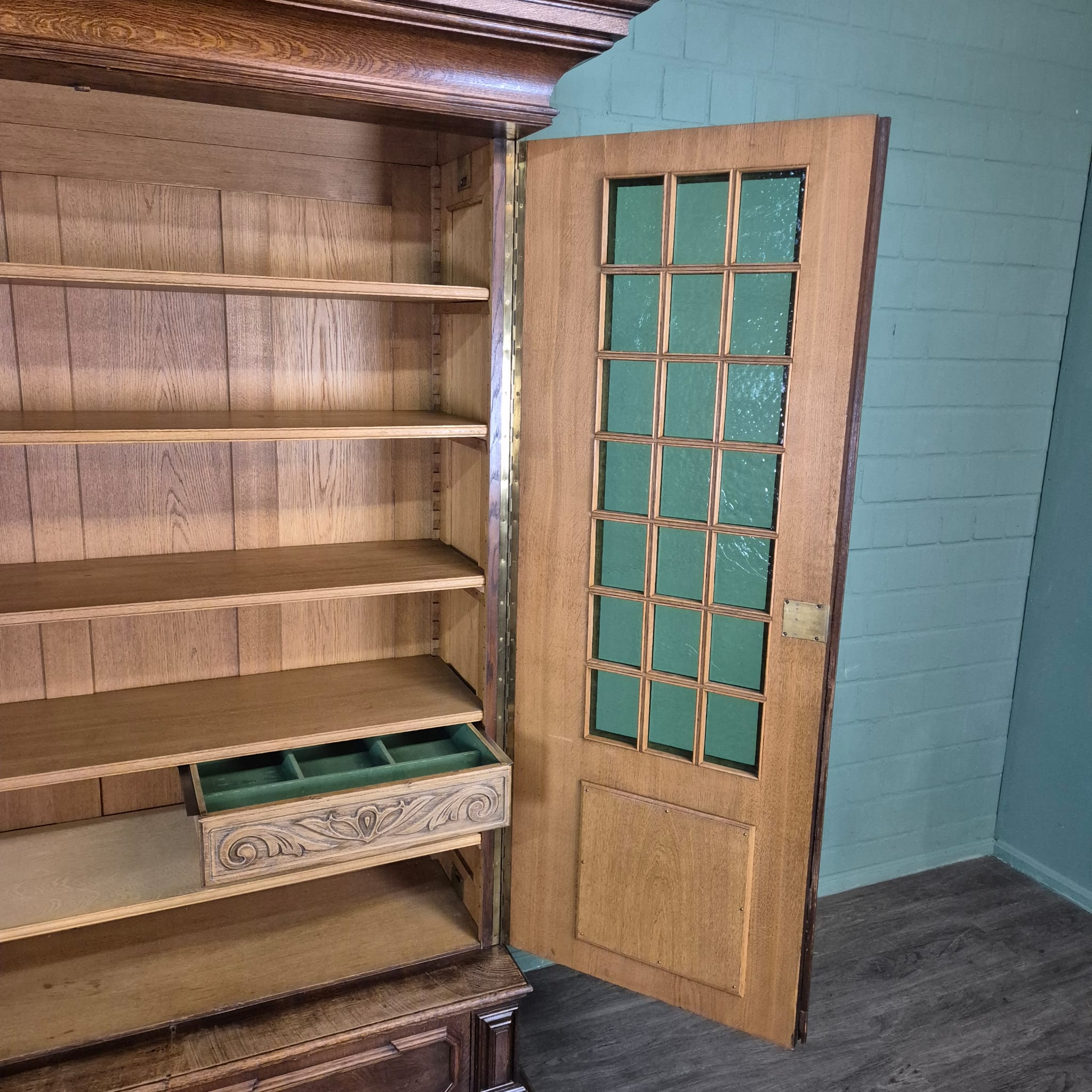 Vitrine Schrank Neubarock 1910 Eiche – Bild 24