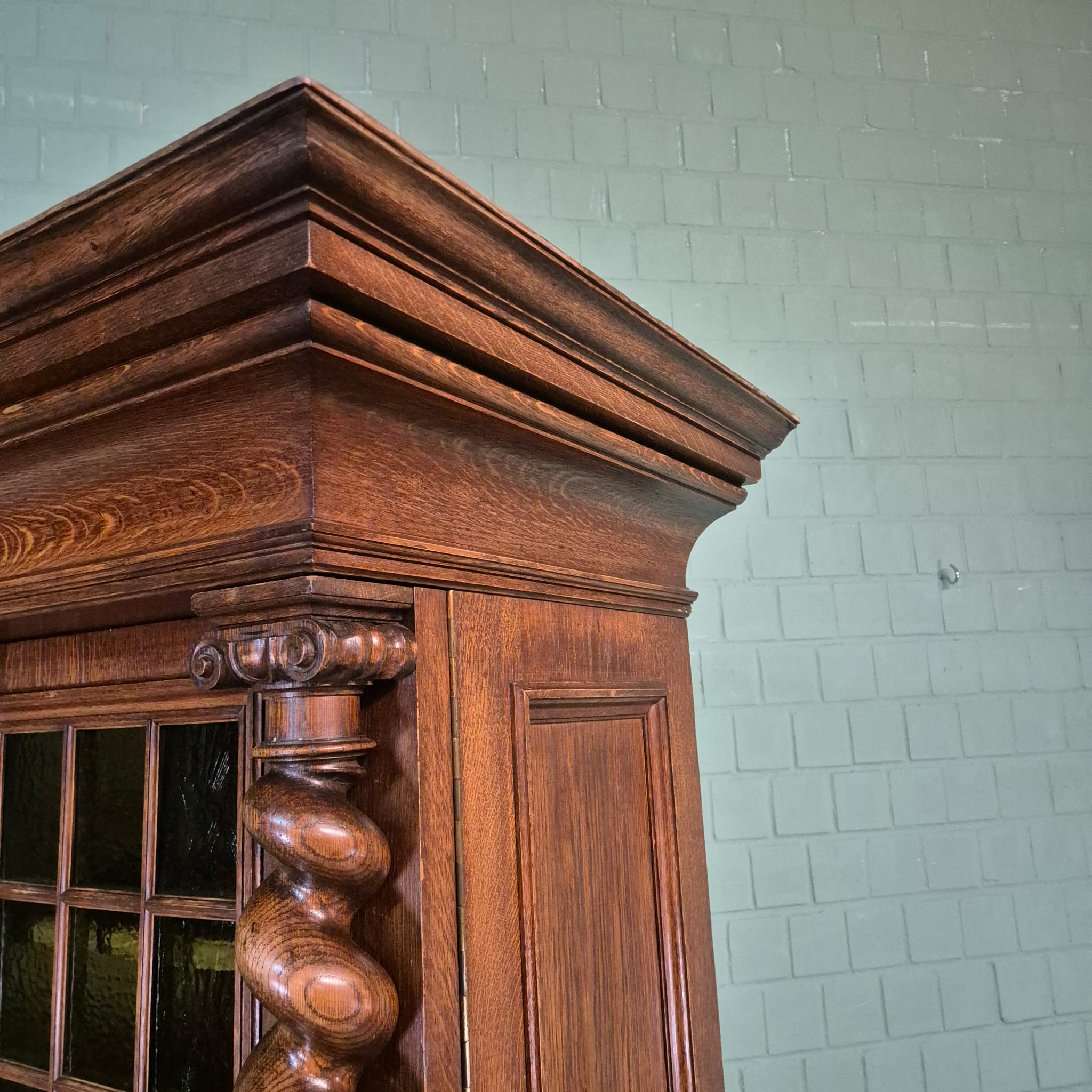 Vitrine Schrank Neubarock 1910 Eiche – Bild 10