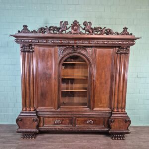 Schrank Vitrine Neubarock Nussbaum 1,43 m