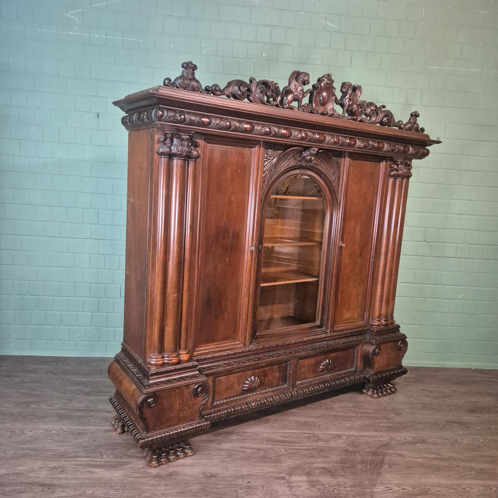 Schrank Vitrine Neubarock Nussbaum 1,43 m – Bild 3