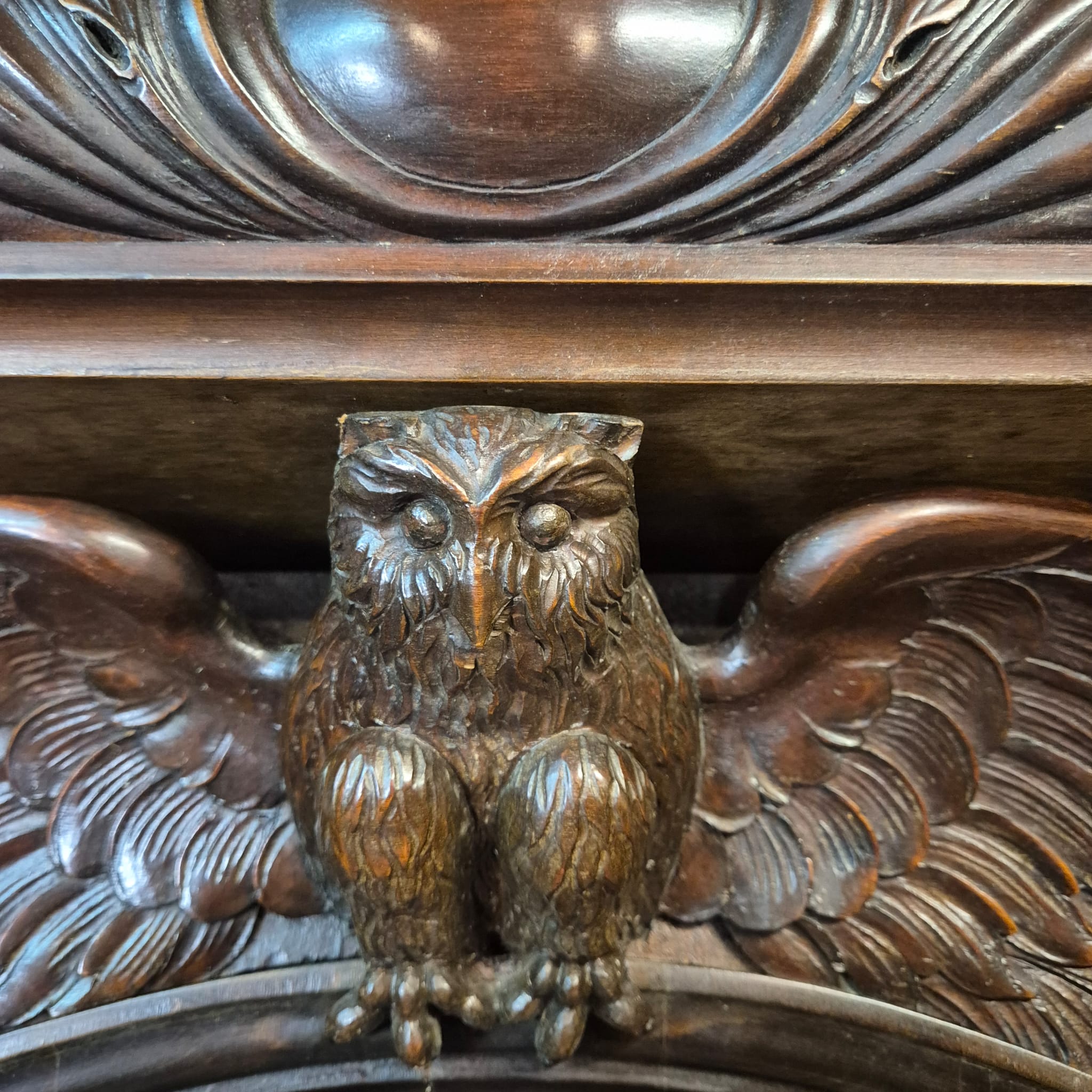 Schrank Vitrine Neubarock Nussbaum 1,43 m – Bild 17