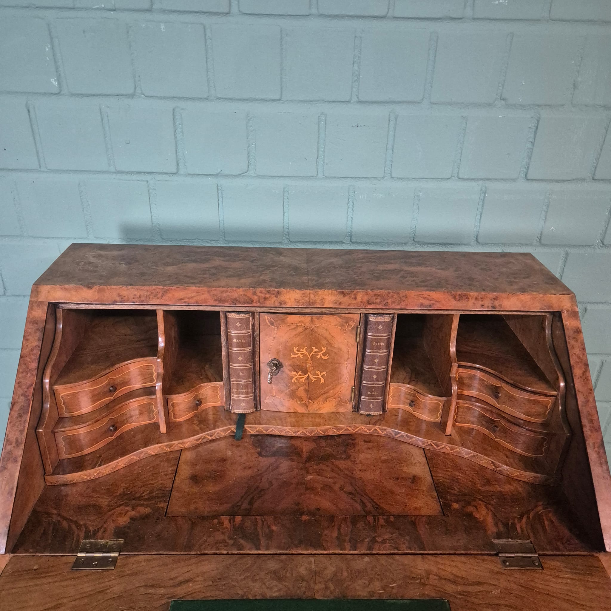 Sekretär Neubarock 1930 Nussbaum – Bild 16