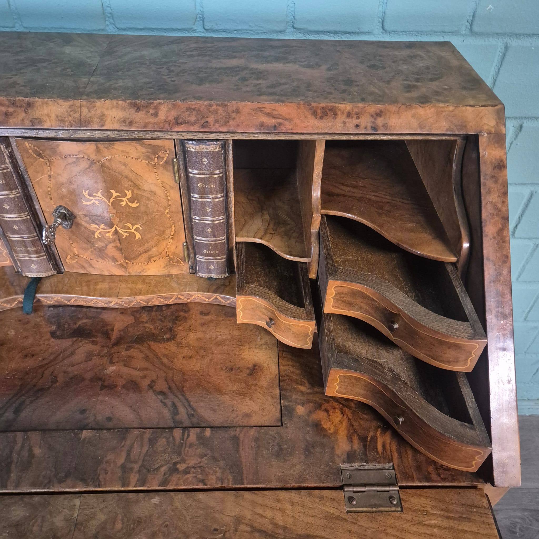 Sekretär Neubarock 1930 Nussbaum – Bild 19