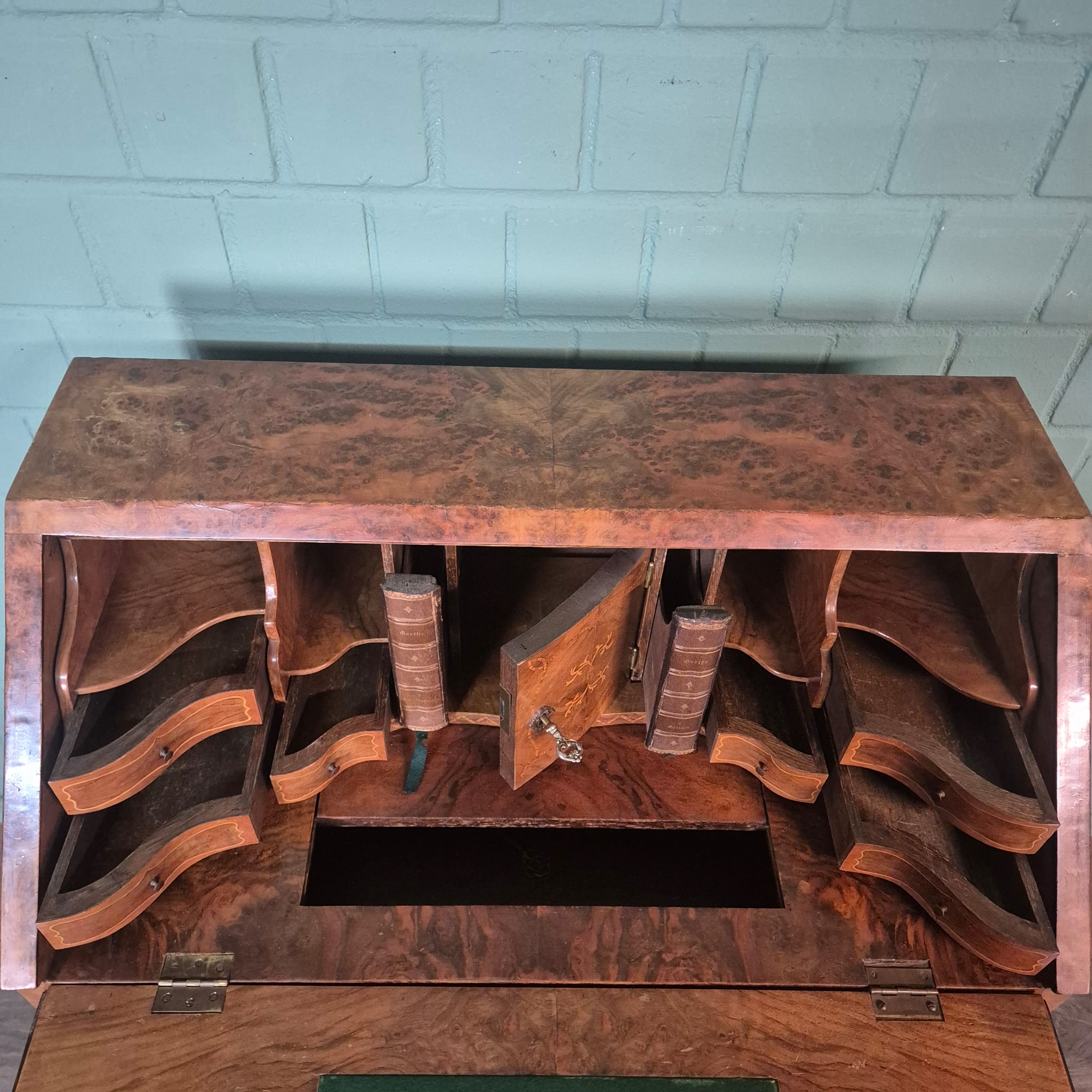 Sekretär Neubarock 1930 Nussbaum – Bild 18