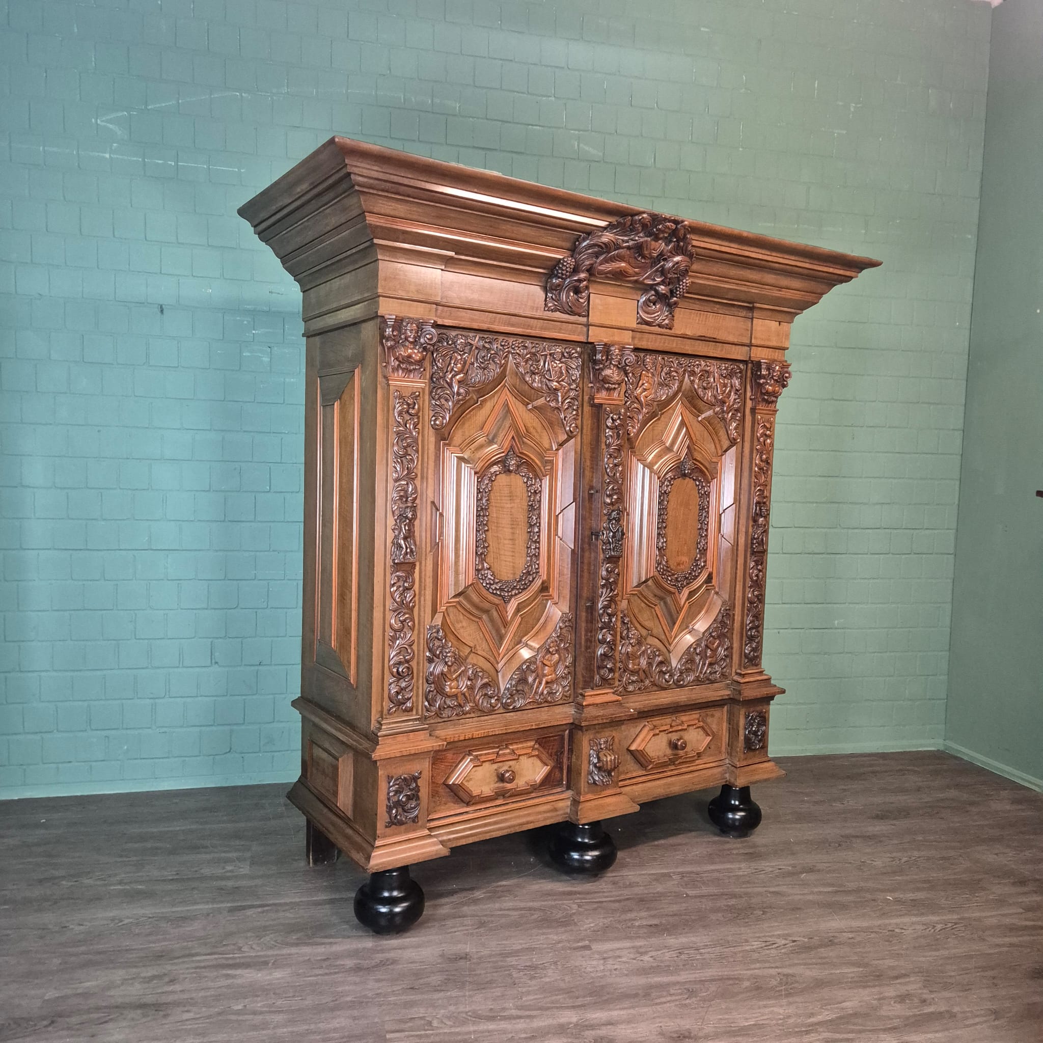 Hamburger Schapp Kleiderschrank 1880 Nussbaum – Bild 4