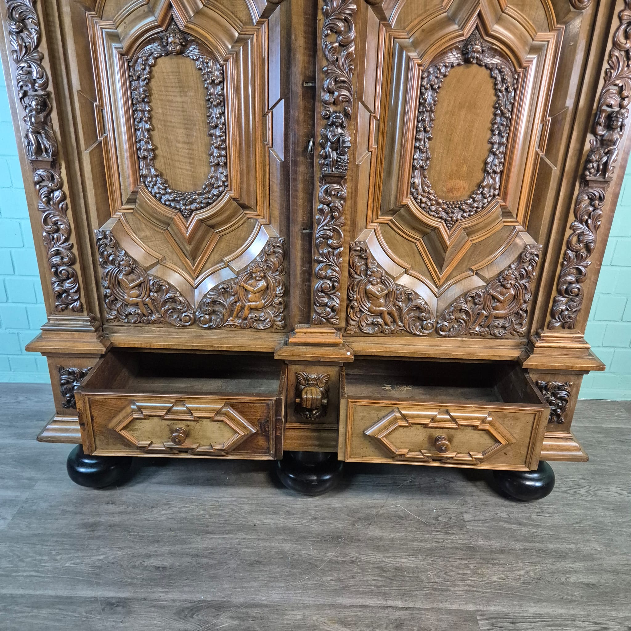 Hamburger Schapp Kleiderschrank 1880 Nussbaum – Bild 21