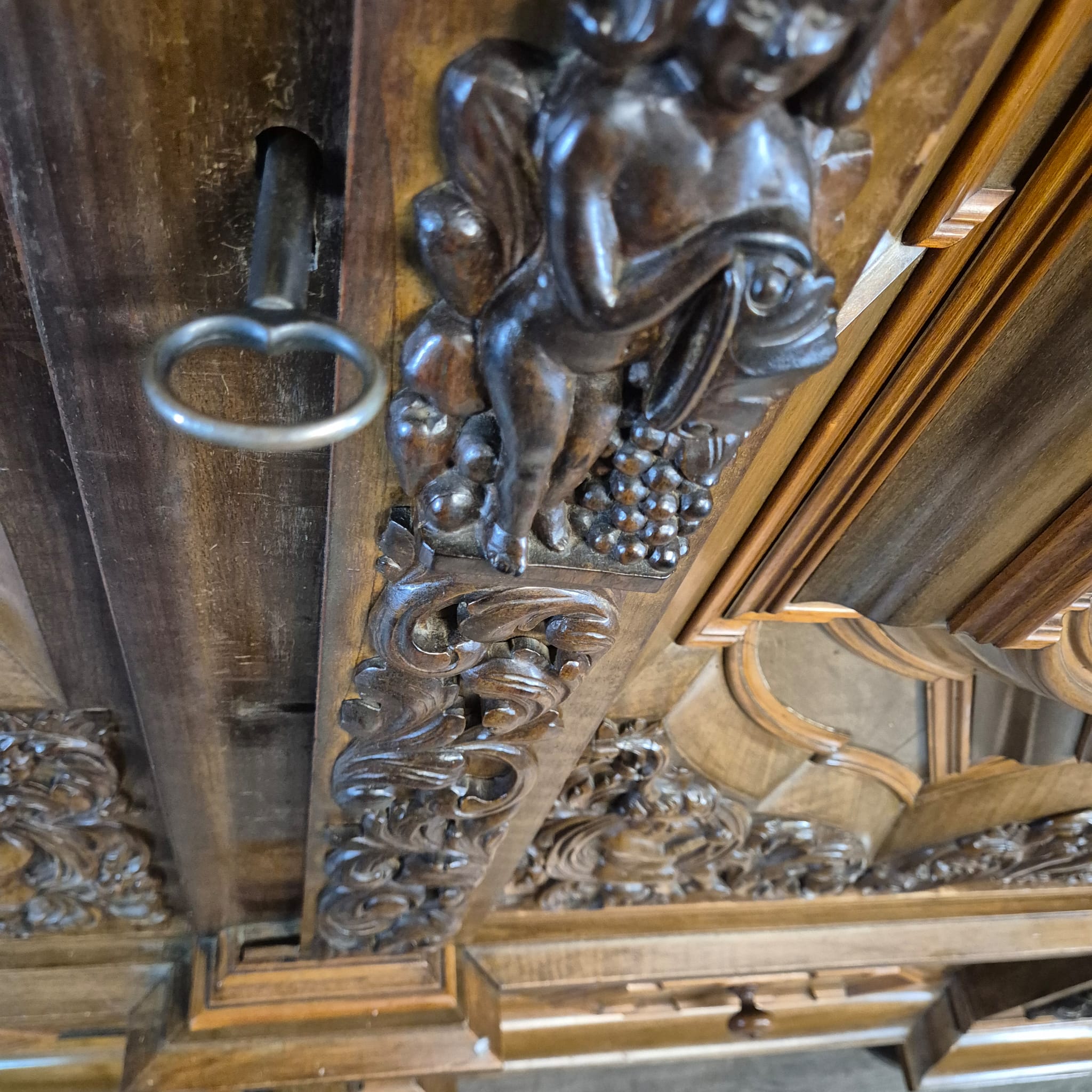 Hamburger Schapp Kleiderschrank 1880 Nussbaum – Bild 17