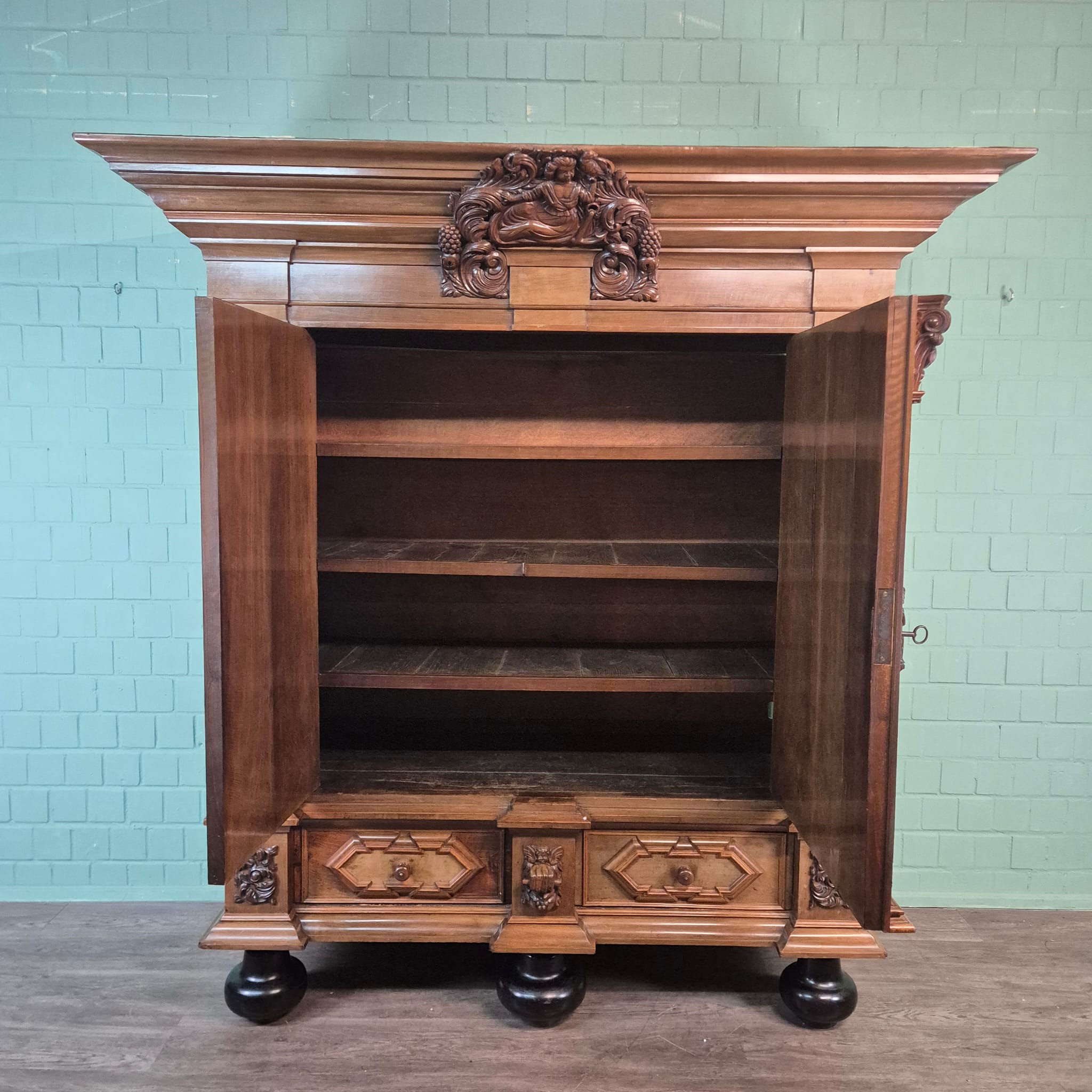 Hamburger Schapp Kleiderschrank 1880 Nussbaum – Bild 18