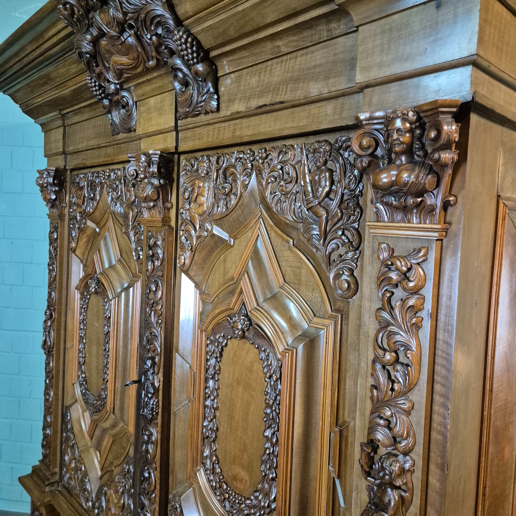 Hamburger Schapp Kleiderschrank 1880 Nussbaum – Bild 11