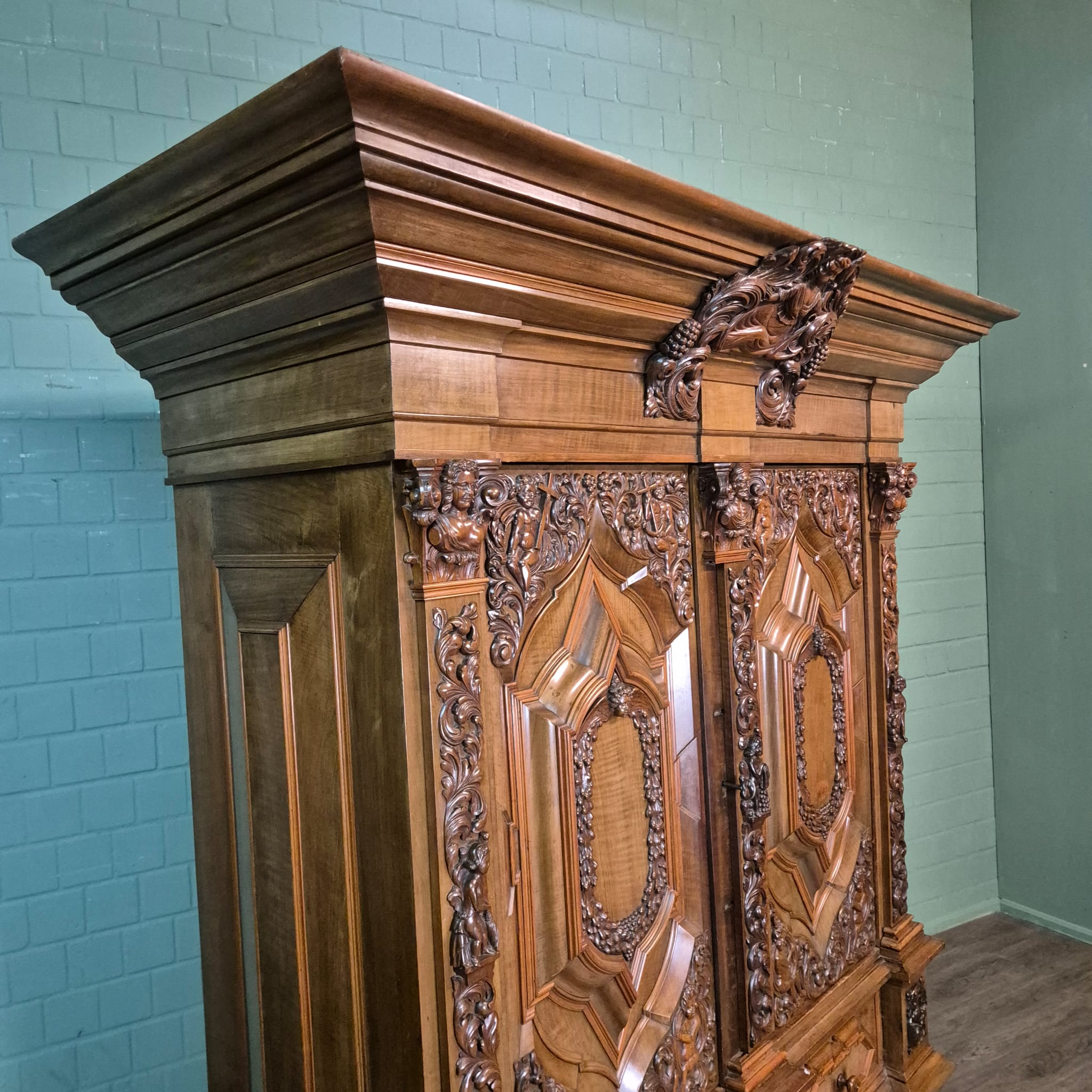 Hamburger Schapp Kleiderschrank 1880 Nussbaum – Bild 6