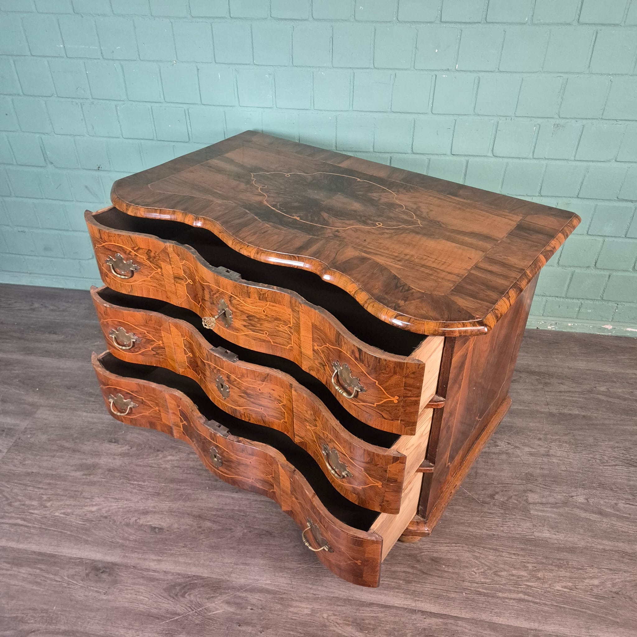 Kommode Barock 1770 Nussbaum – Bild 12