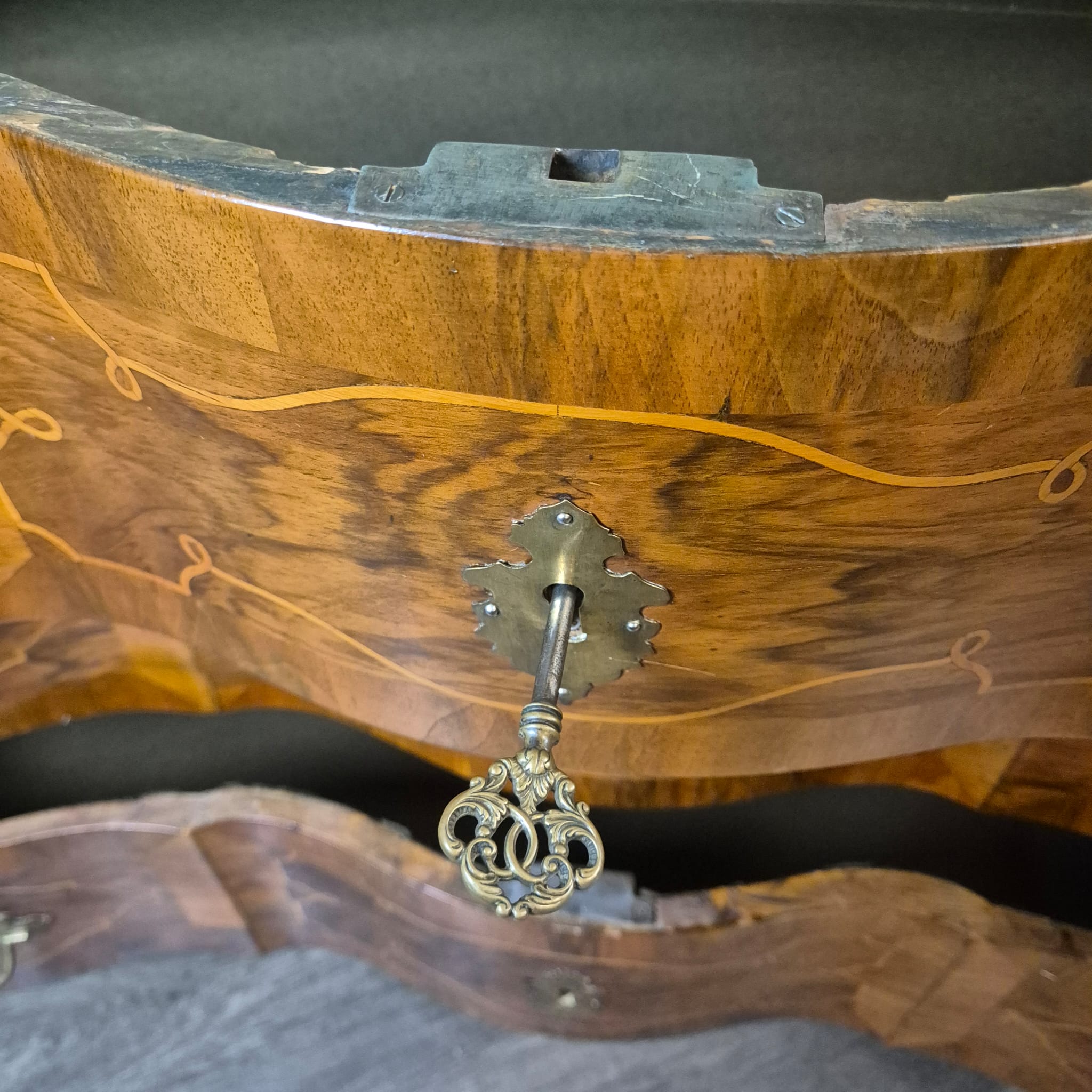 Kommode Barock 1770 Nussbaum – Bild 13