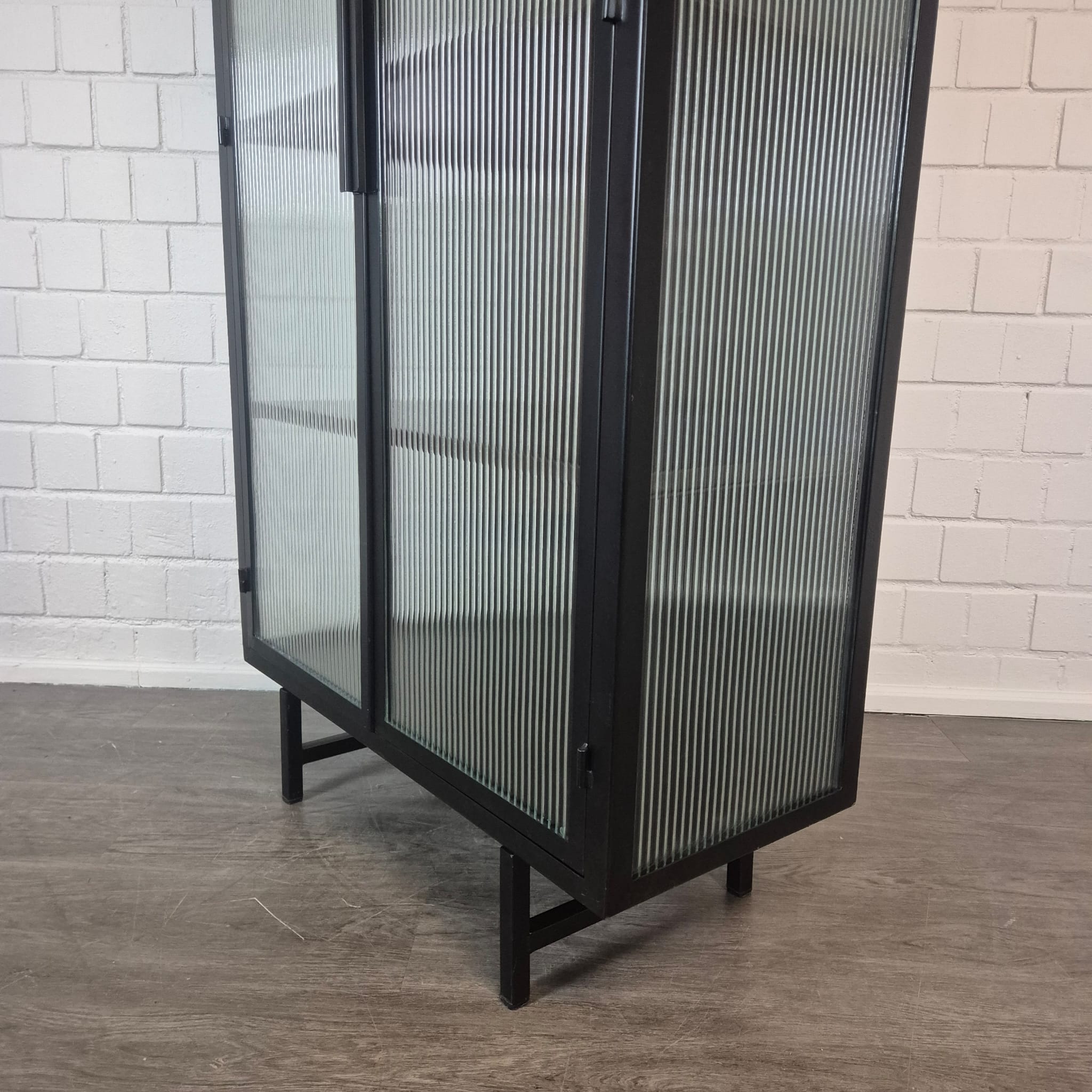 Designer Vitrine Schrank Riffelglas 0,90 m – Bild 7