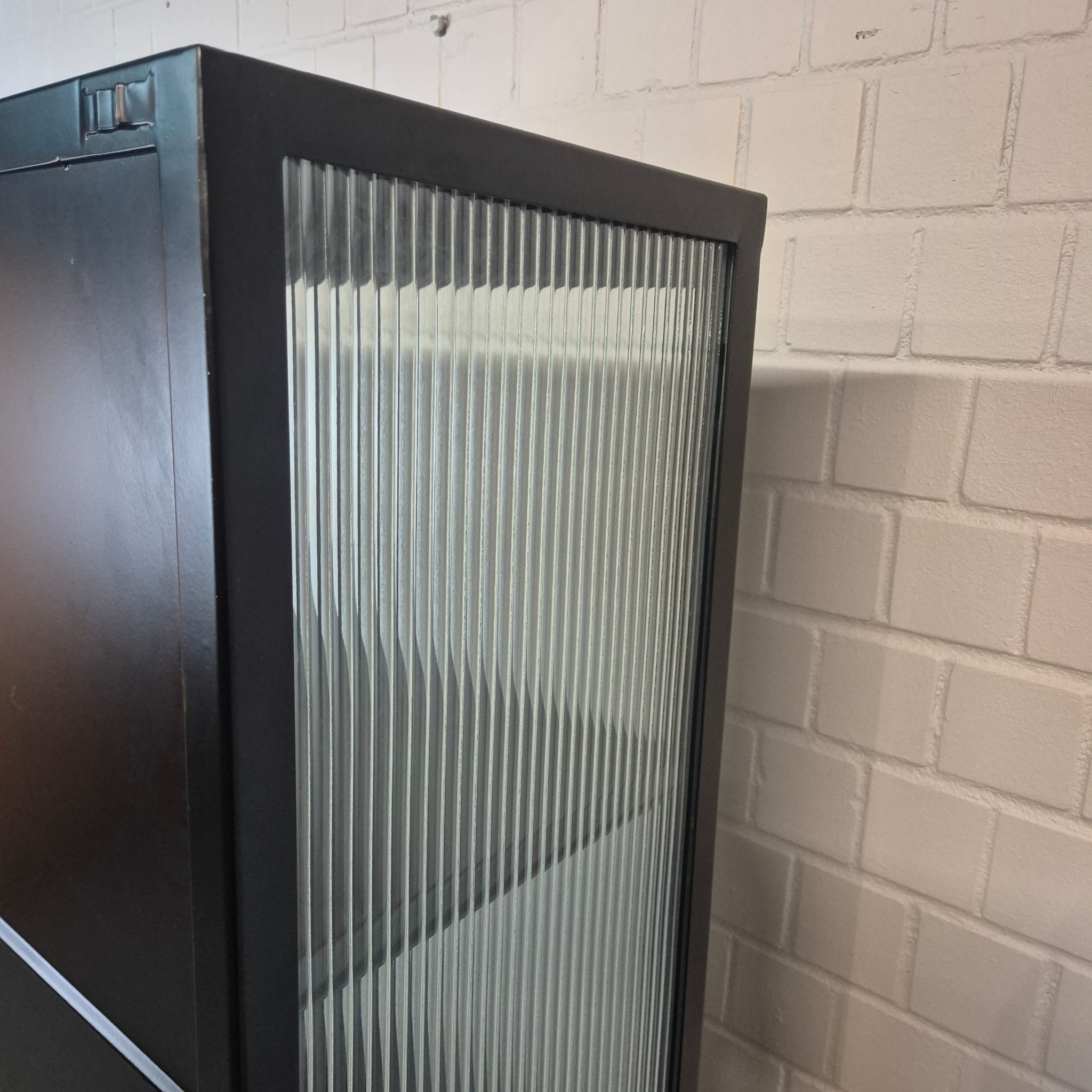 Designer Vitrine Schrank Riffelglas 0,90 m – Bild 14