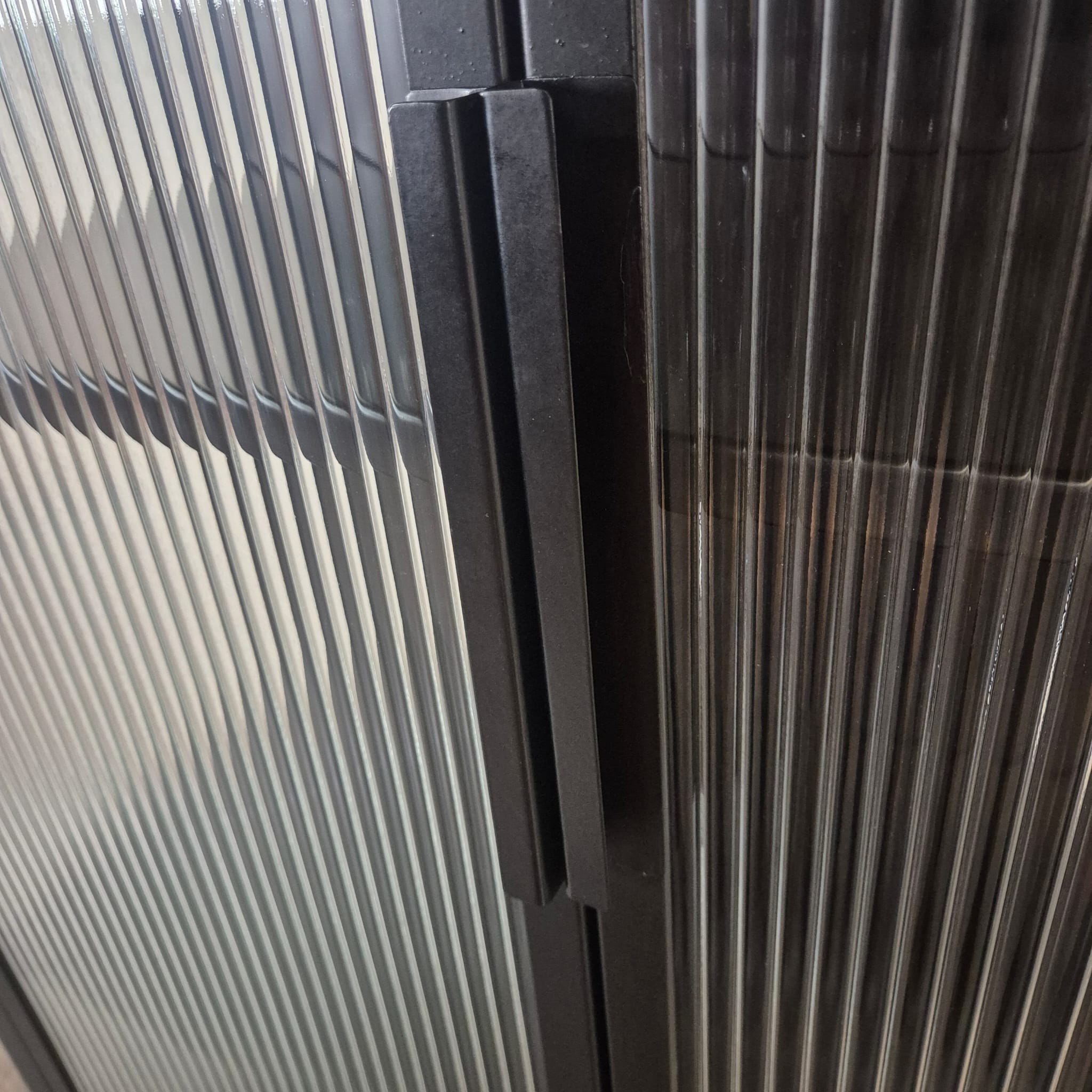 Designer Vitrine Schrank Riffelglas 0,90 m – Bild 10