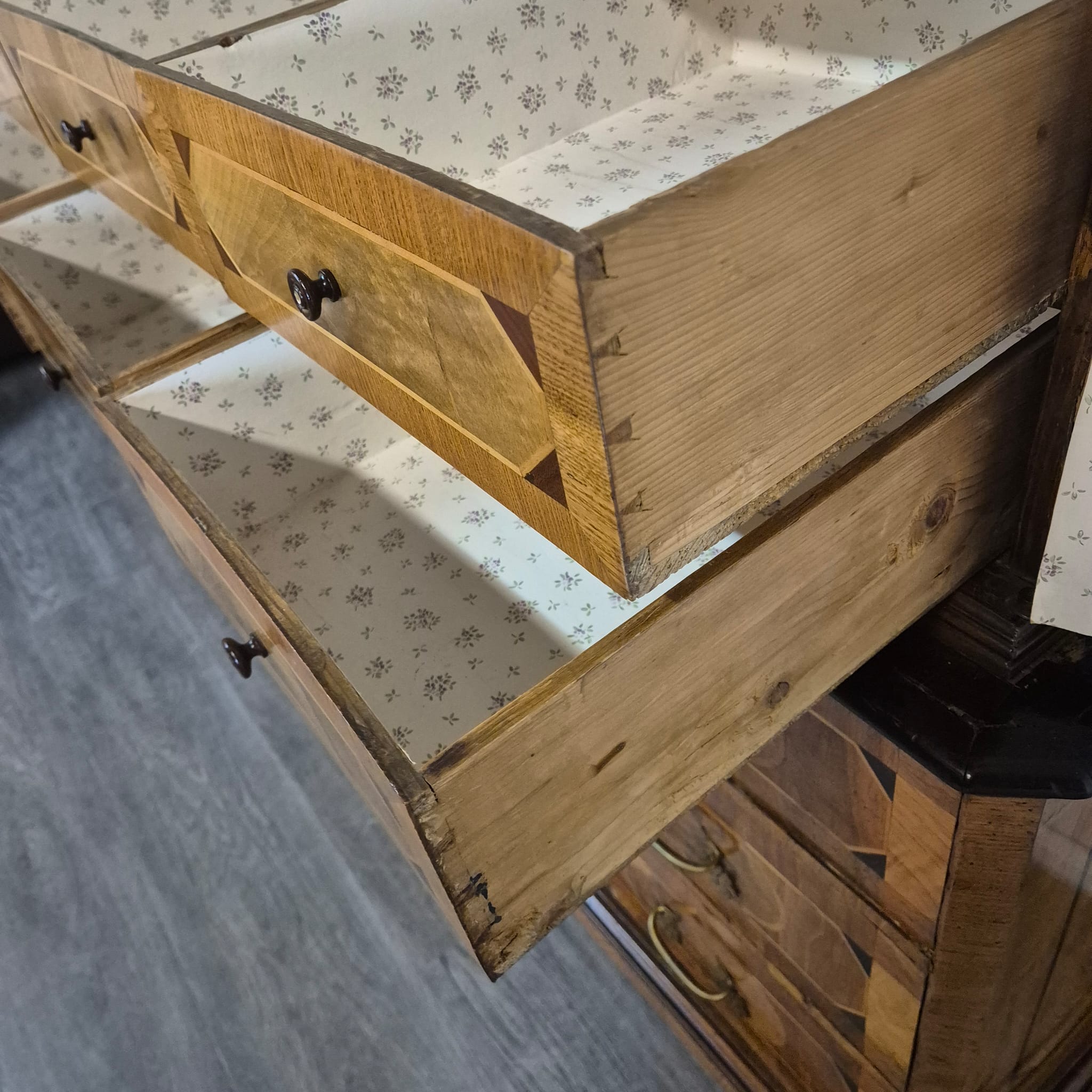 Schrank Kabinettschrank Barock 1770 Nussbaum – Bild 24