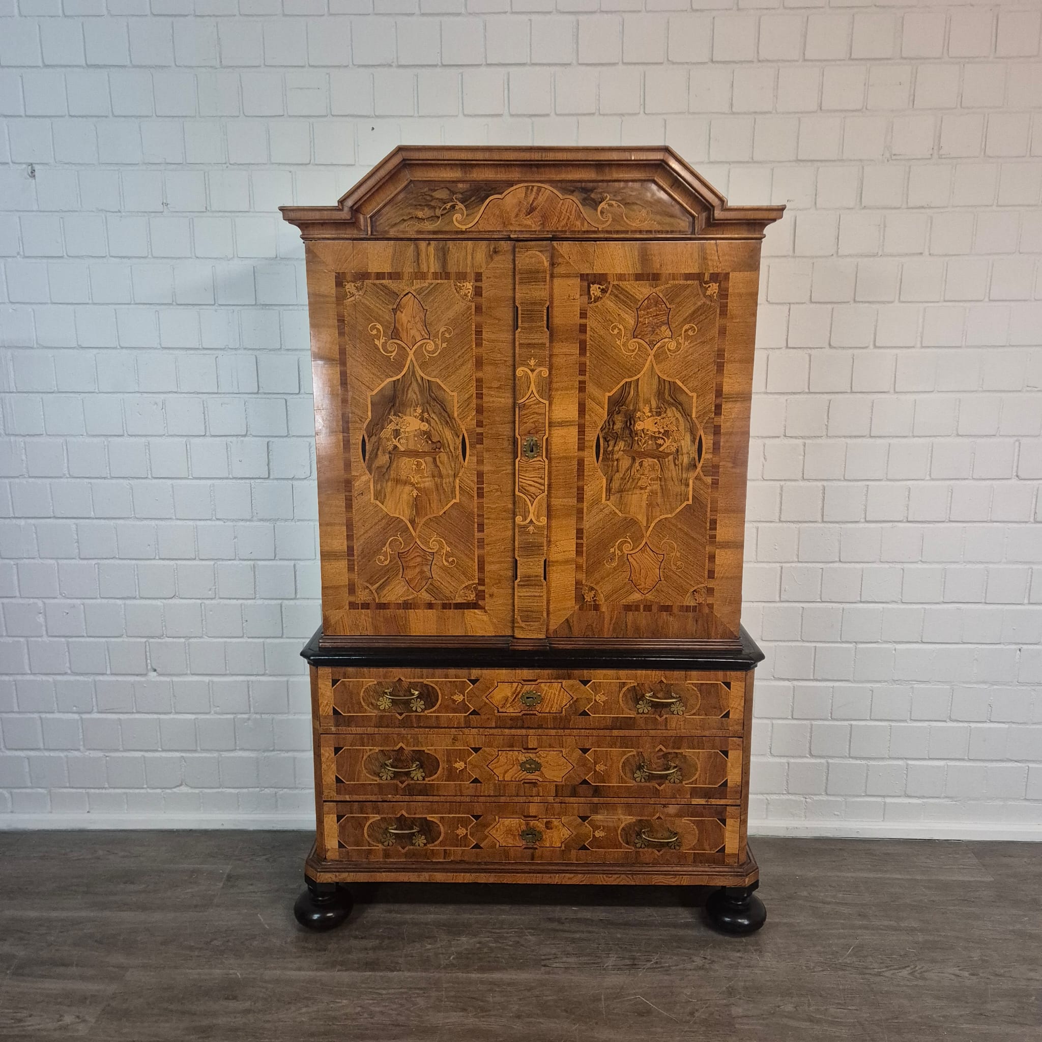 Schrank Kabinettschrank Barock 1770 Nussbaum – Bild 3