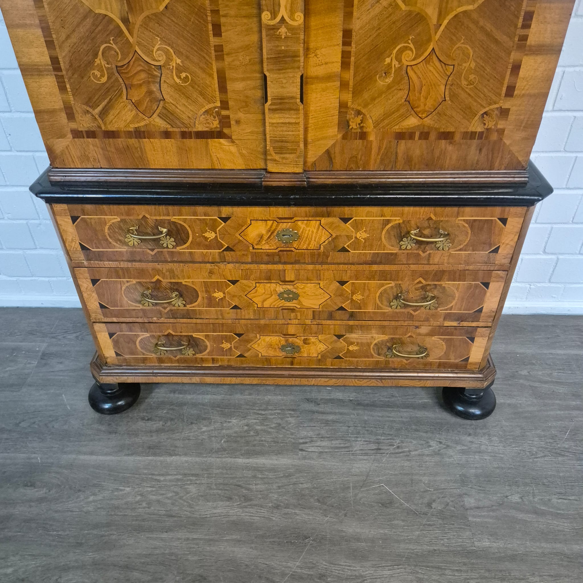Schrank Kabinettschrank Barock 1770 Nussbaum – Bild 11