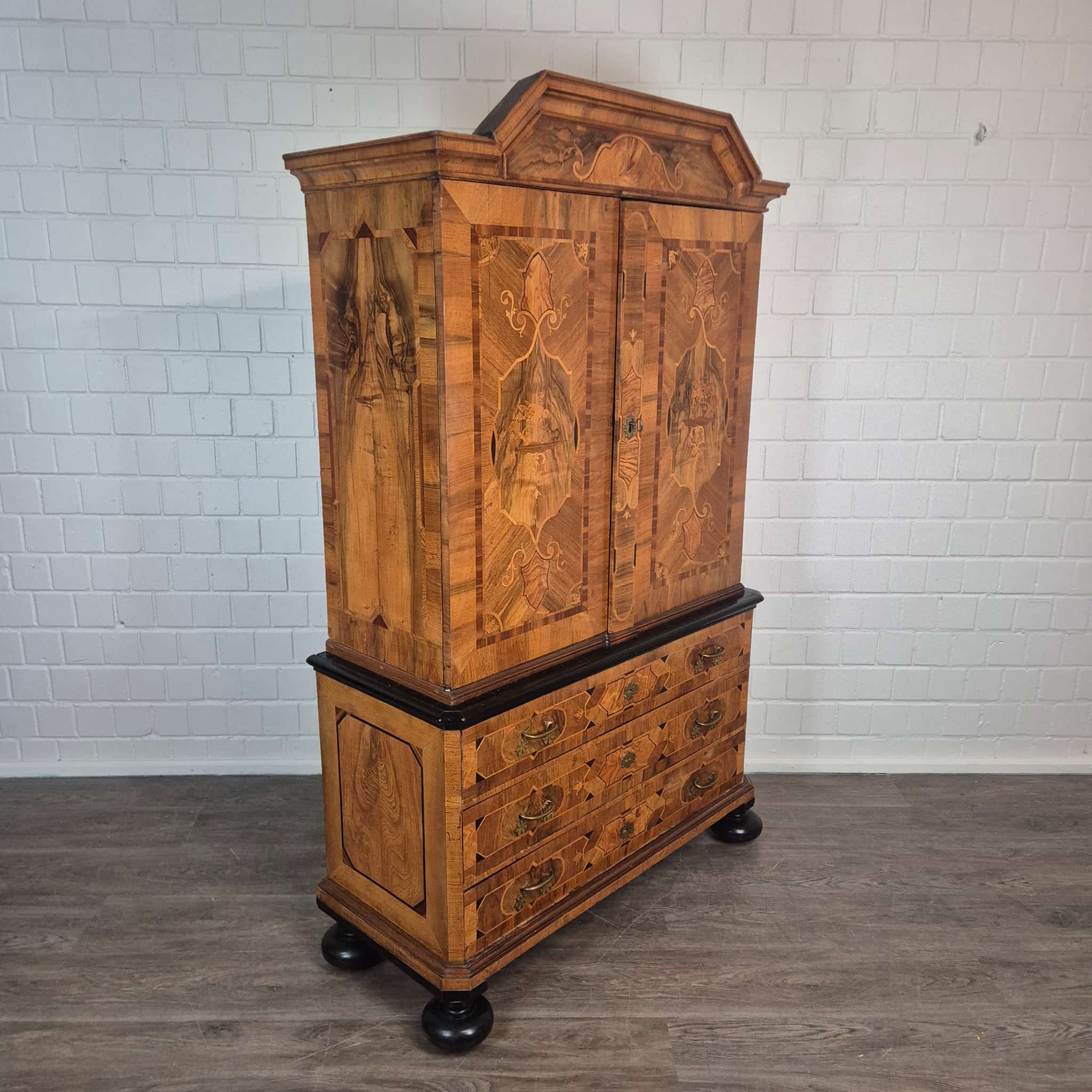 Schrank Kabinettschrank Barock 1770 Nussbaum – Bild 4