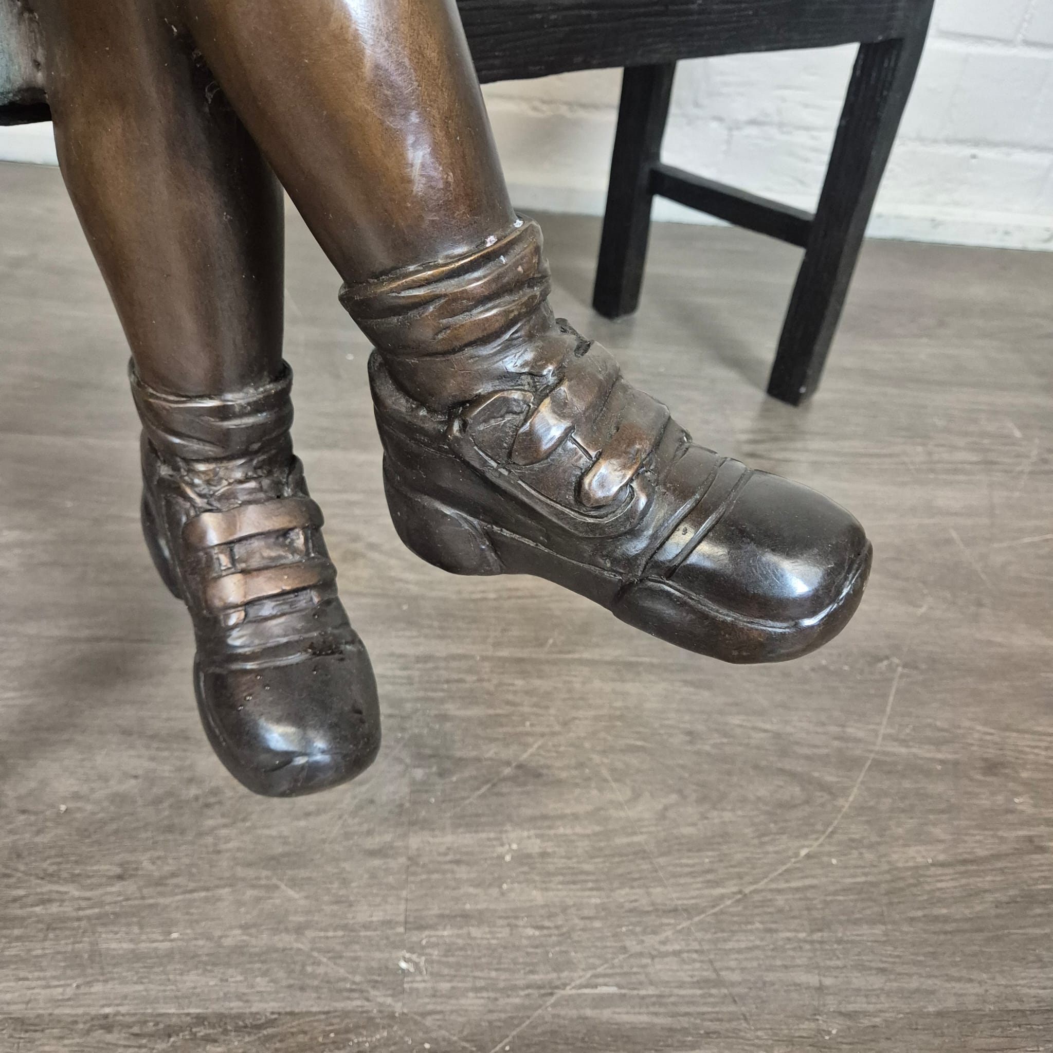 Skulptur Deko-Figur Mädchen auf Bank Bronze 1,10 m – Bild 9