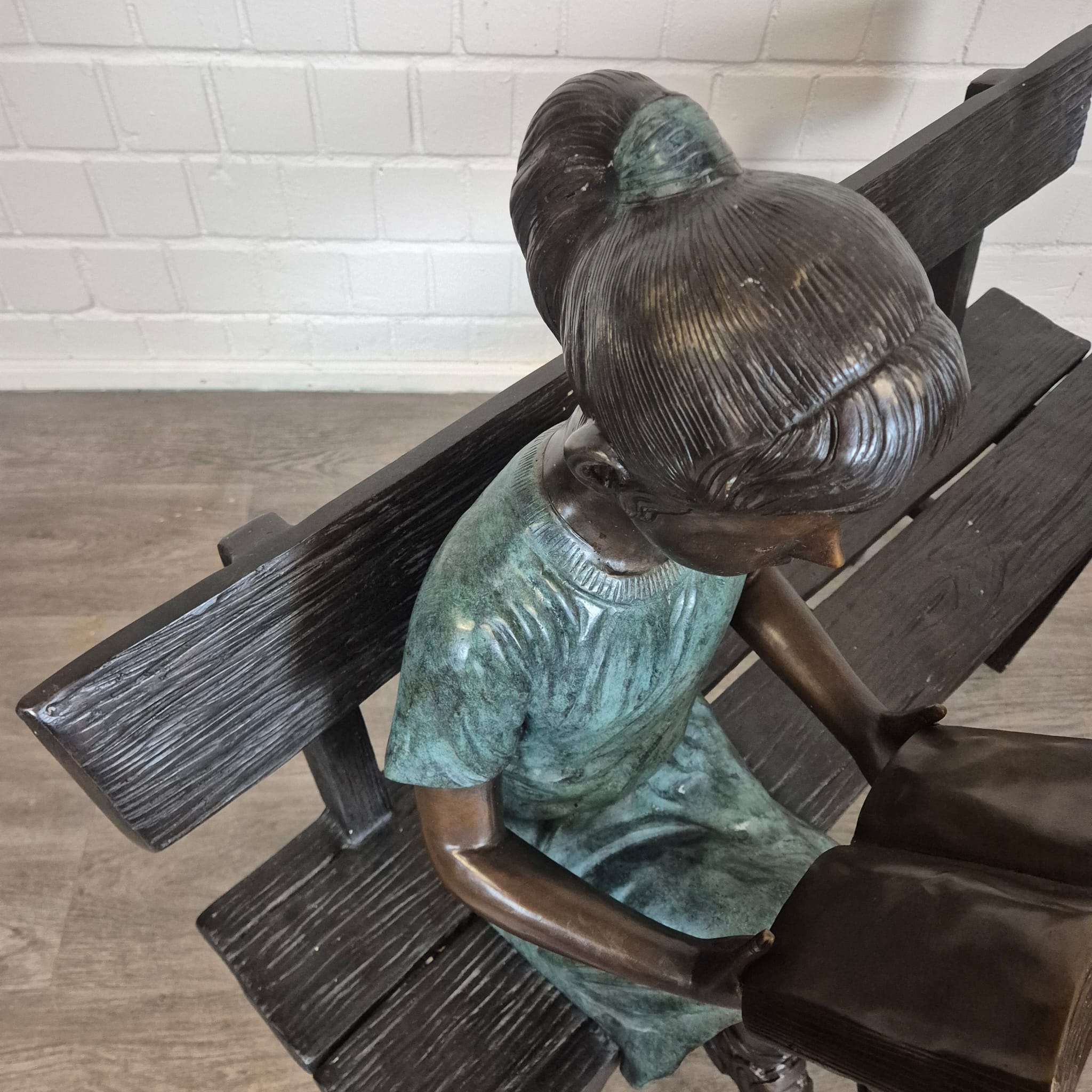 Skulptur Deko-Figur Mädchen auf Bank Bronze 1,10 m – Bild 11