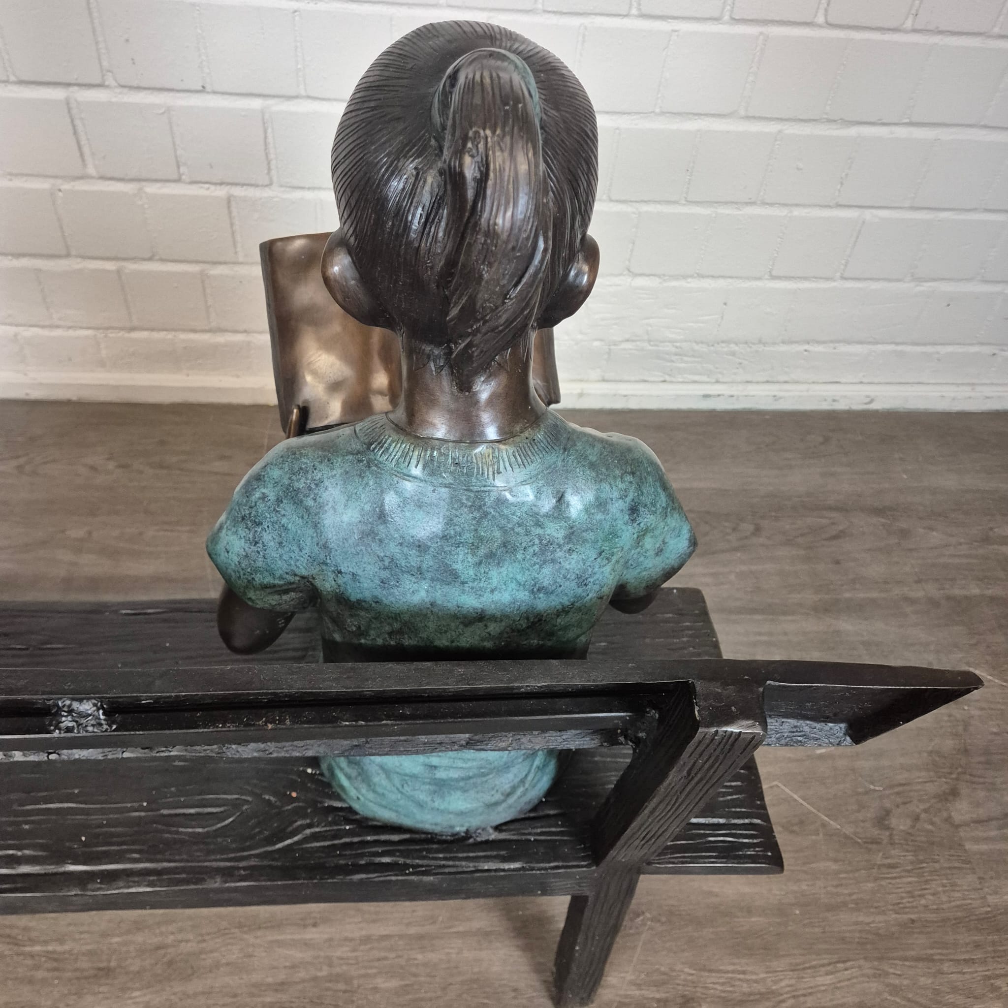 Skulptur Deko-Figur Mädchen auf Bank Bronze 1,10 m – Bild 13