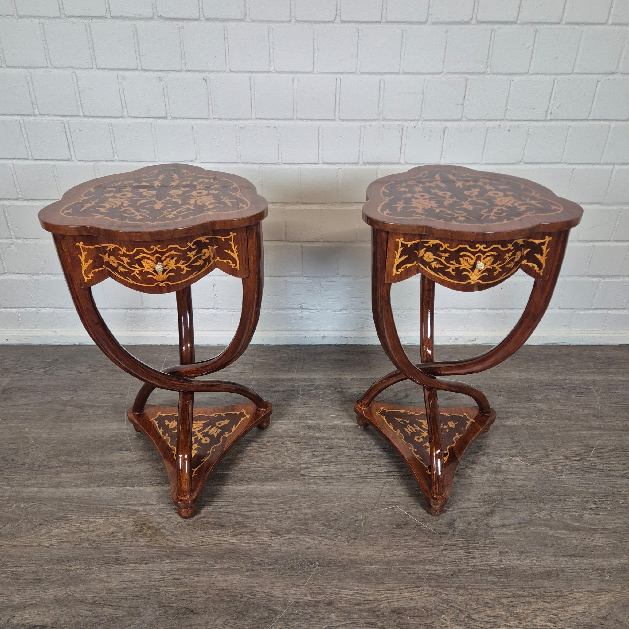 Beistelltische Nussbaum Barockstil 0,45 m – Bild 3