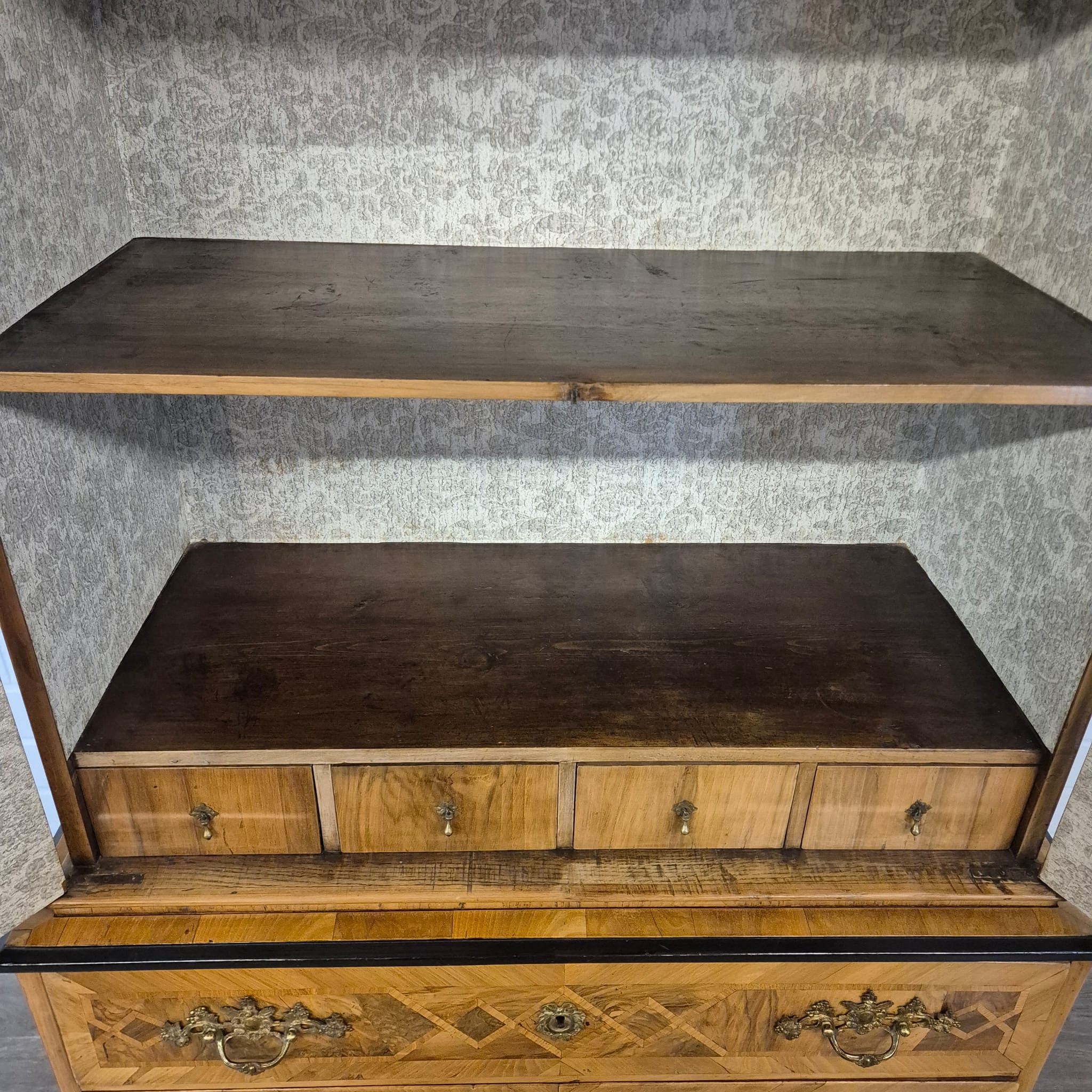 Kabinettschrank Schrank auf Gestell Barock 1770 Nussbaum – Bild 21