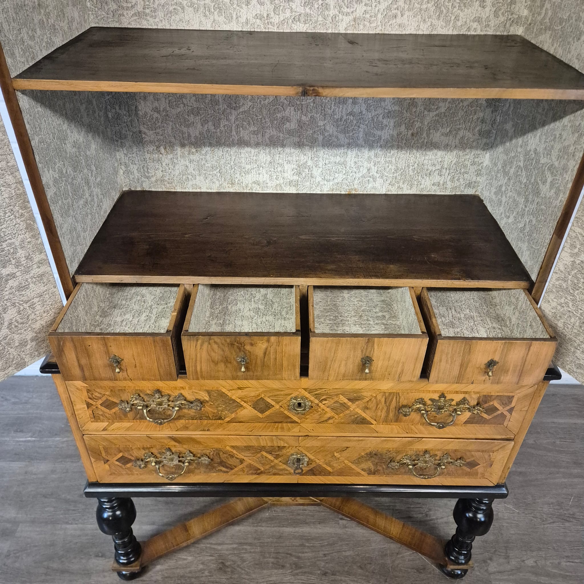 Kabinettschrank Schrank auf Gestell Barock 1770 Nussbaum – Bild 23