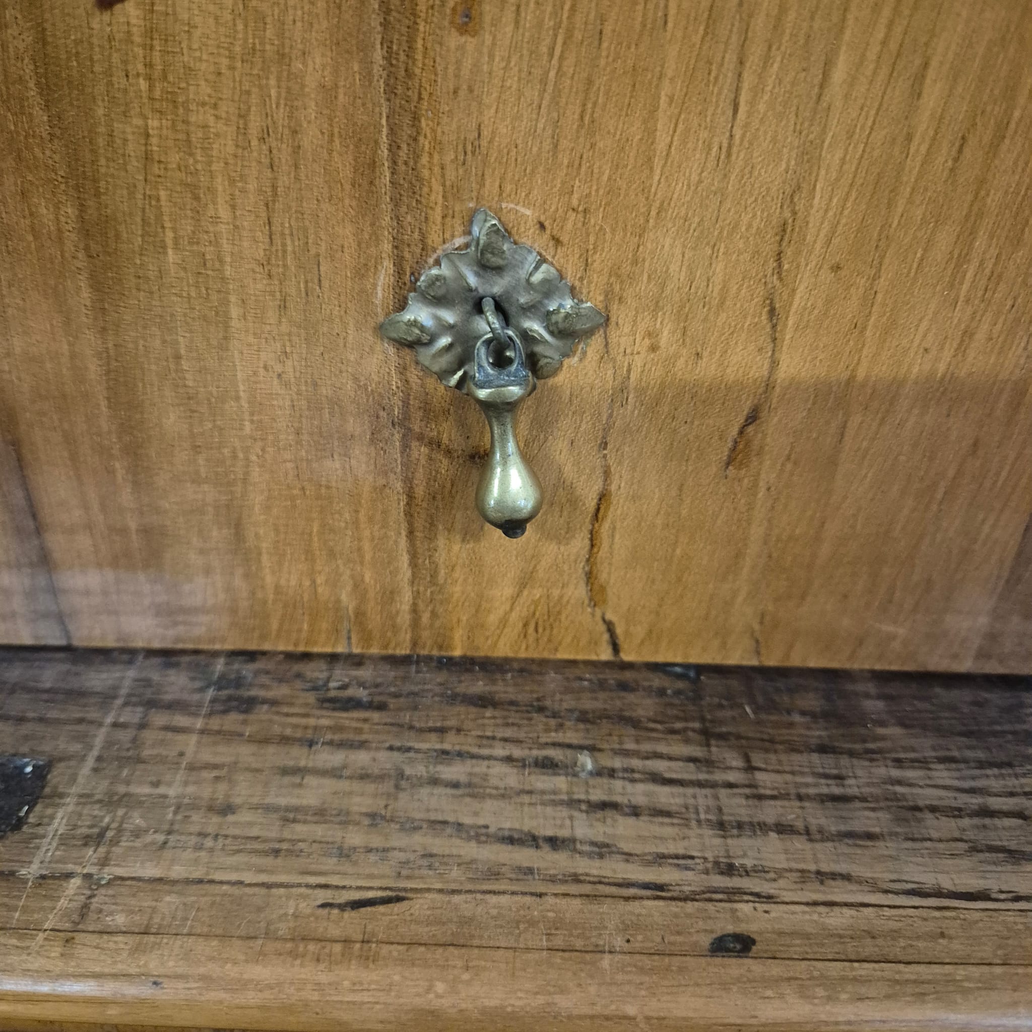 Kabinettschrank Schrank auf Gestell Barock 1770 Nussbaum – Bild 25