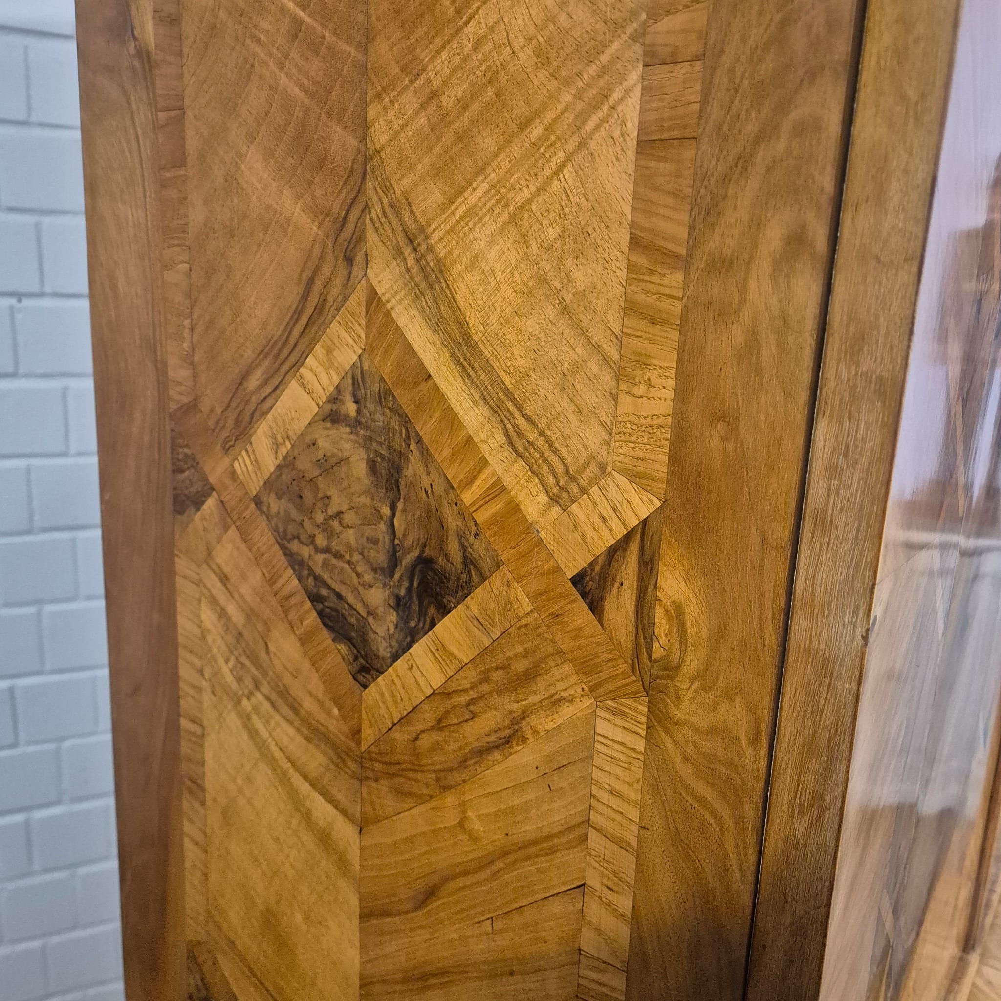 Kabinettschrank Schrank auf Gestell Barock 1770 Nussbaum – Bild 11