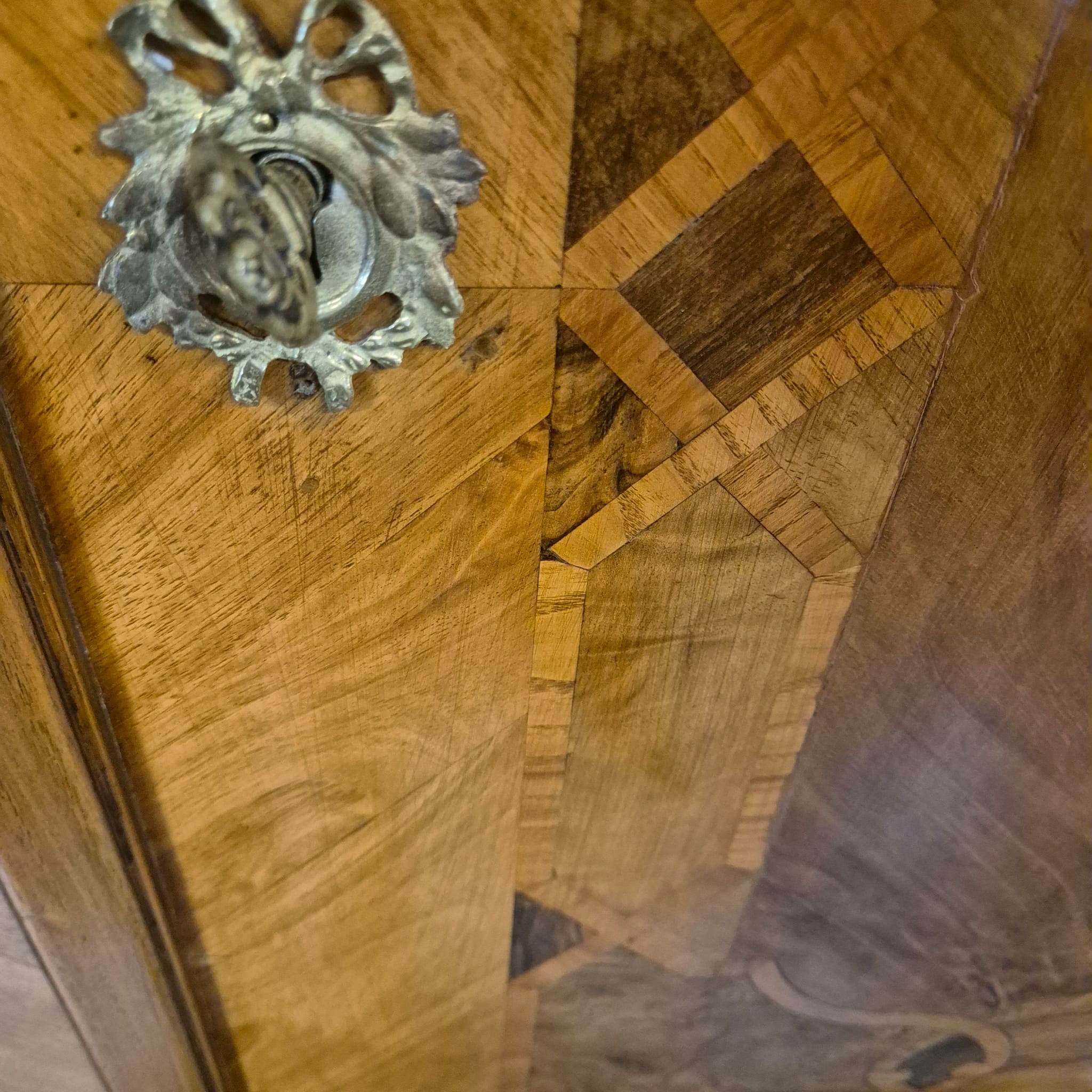 Kabinettschrank Schrank auf Gestell Barock 1770 Nussbaum – Bild 16