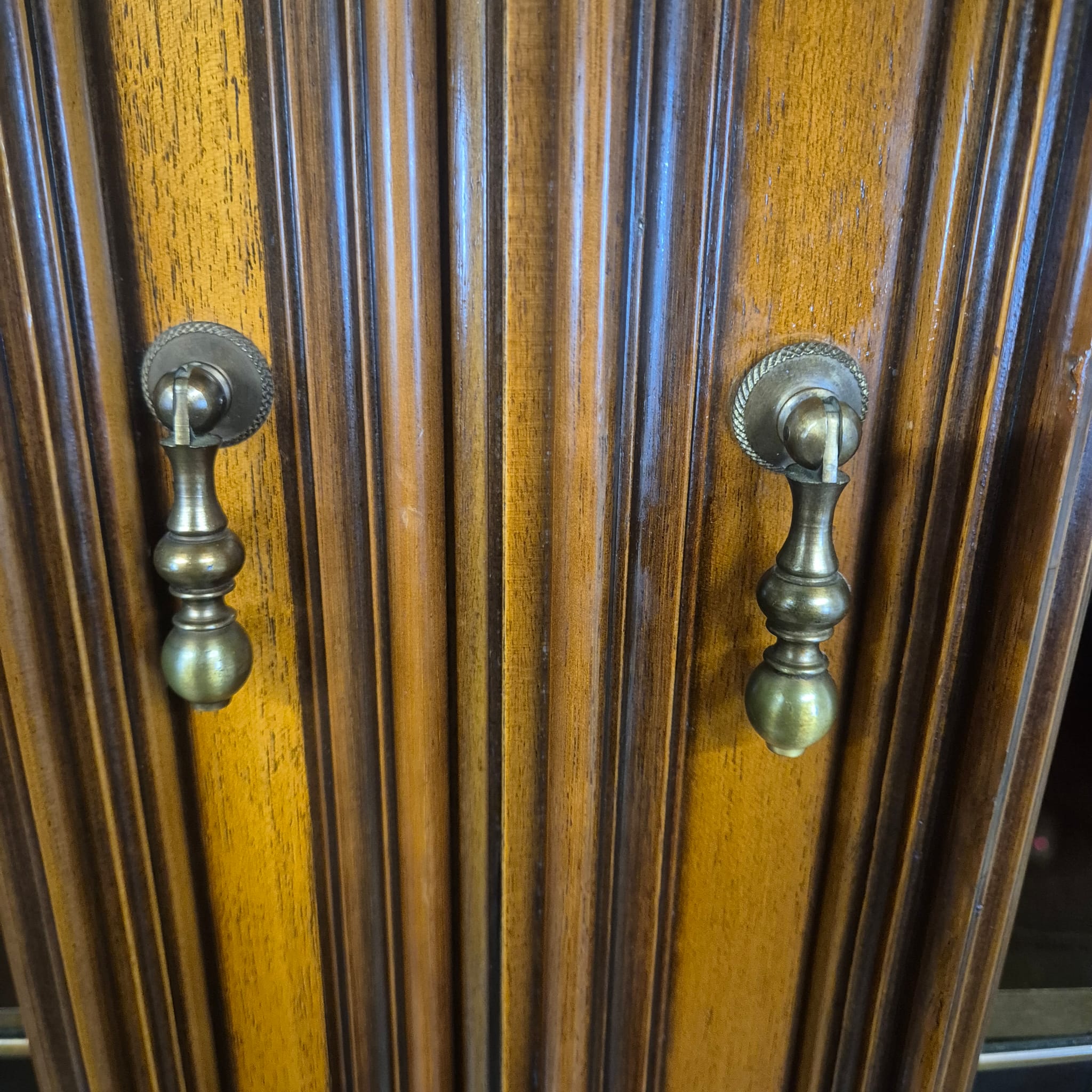 Vitrine Schrank Neubarock Nussbaum 1,78 m – Bild 16