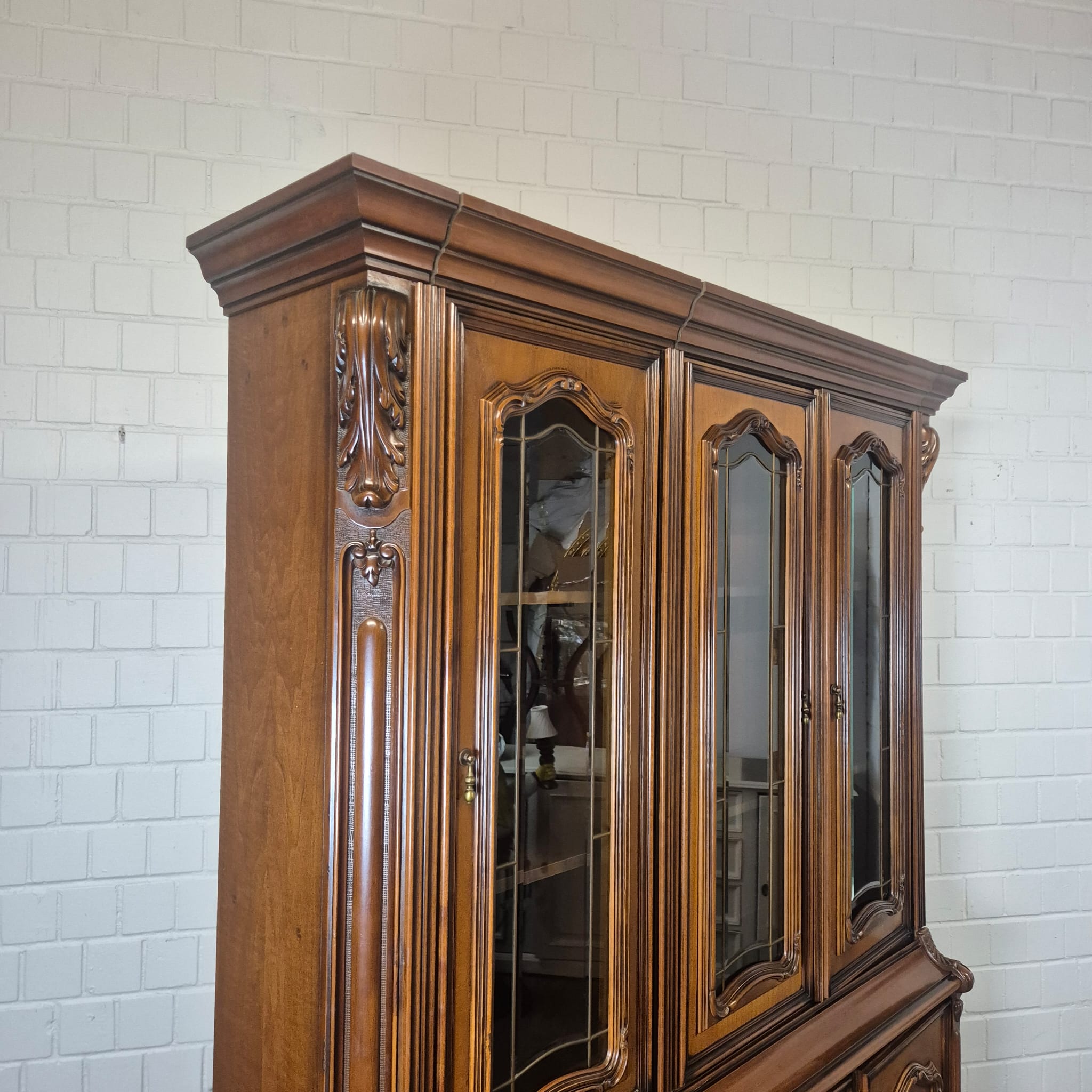 Vitrine Schrank Neubarock Nussbaum 1,78 m – Bild 7