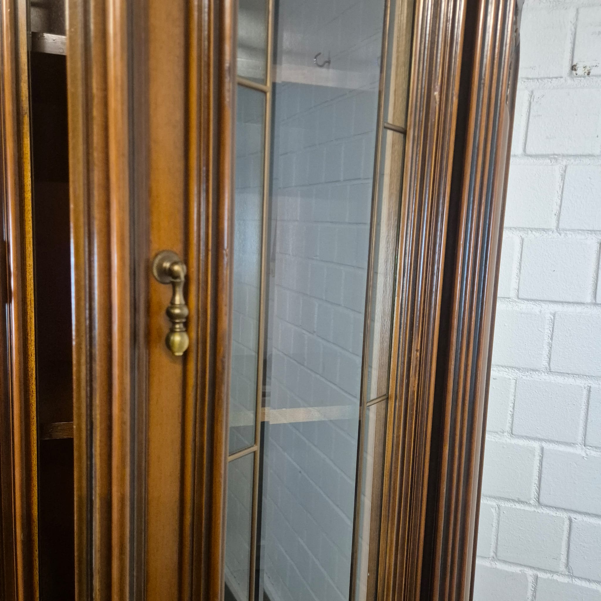 Vitrine Schrank Neubarock Nussbaum 1,78 m – Bild 24