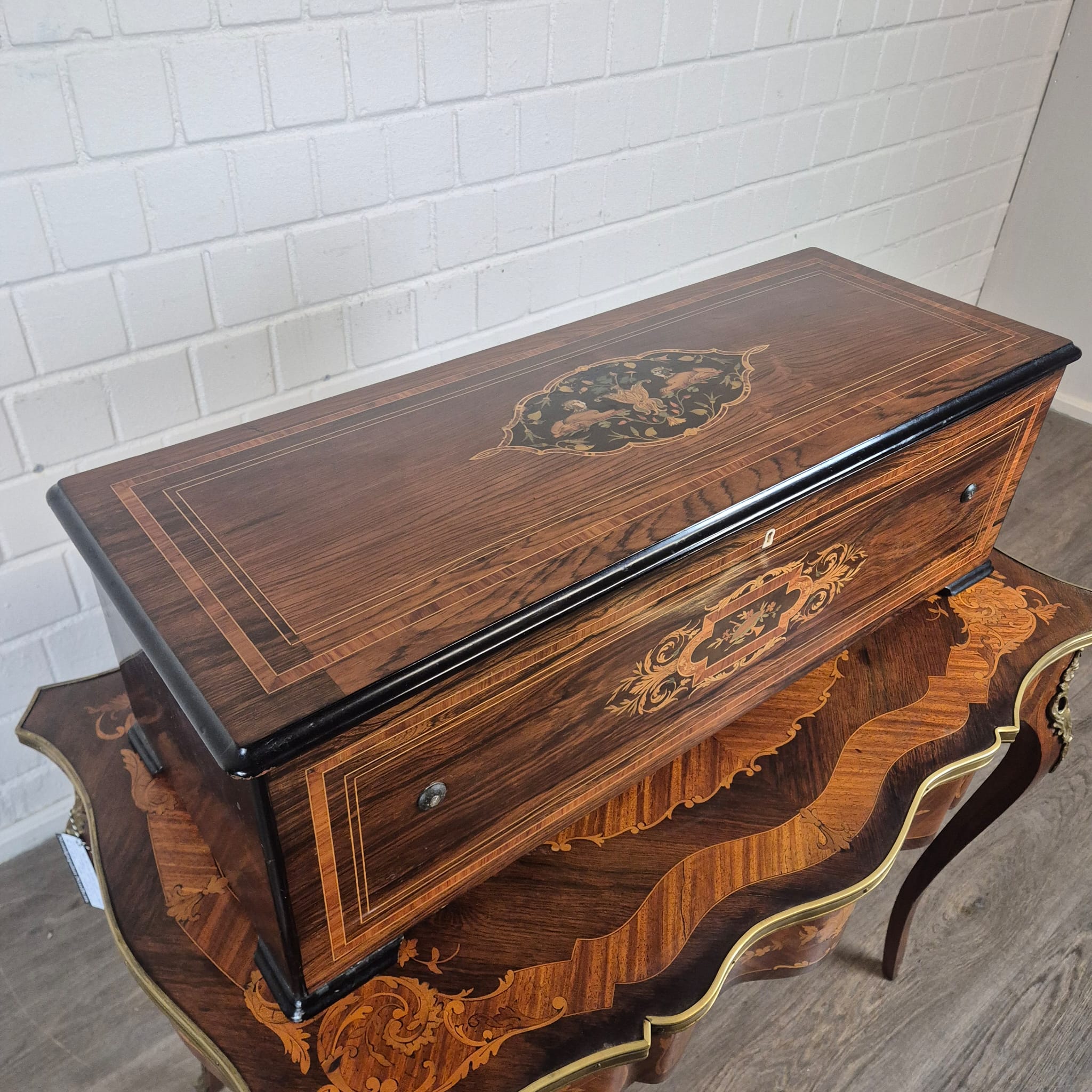 Spieldose Walzenspieluhr 1870 Wurzelholz – Bild 3