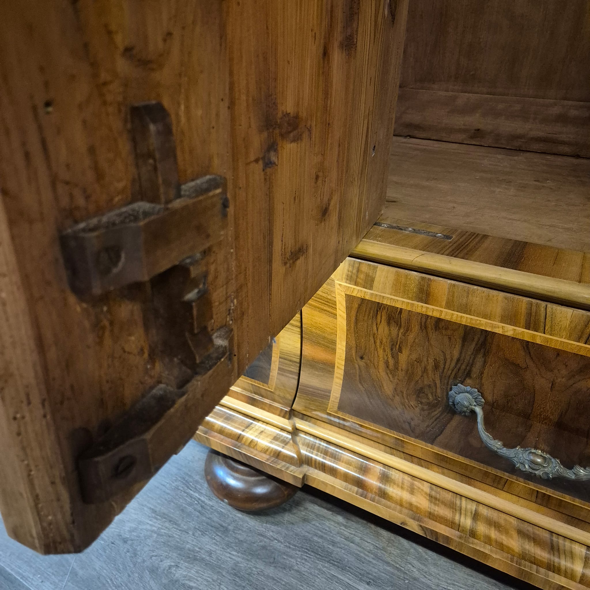 Schrank Kleiderschrank Barock 1780 Nussbaum – Bild 25