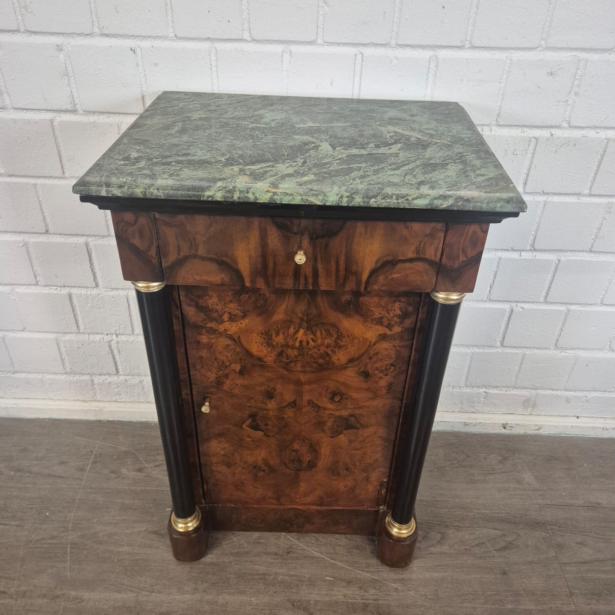 Nachttisch Empire-Stil Nussbaum Marmor – Bild 3
