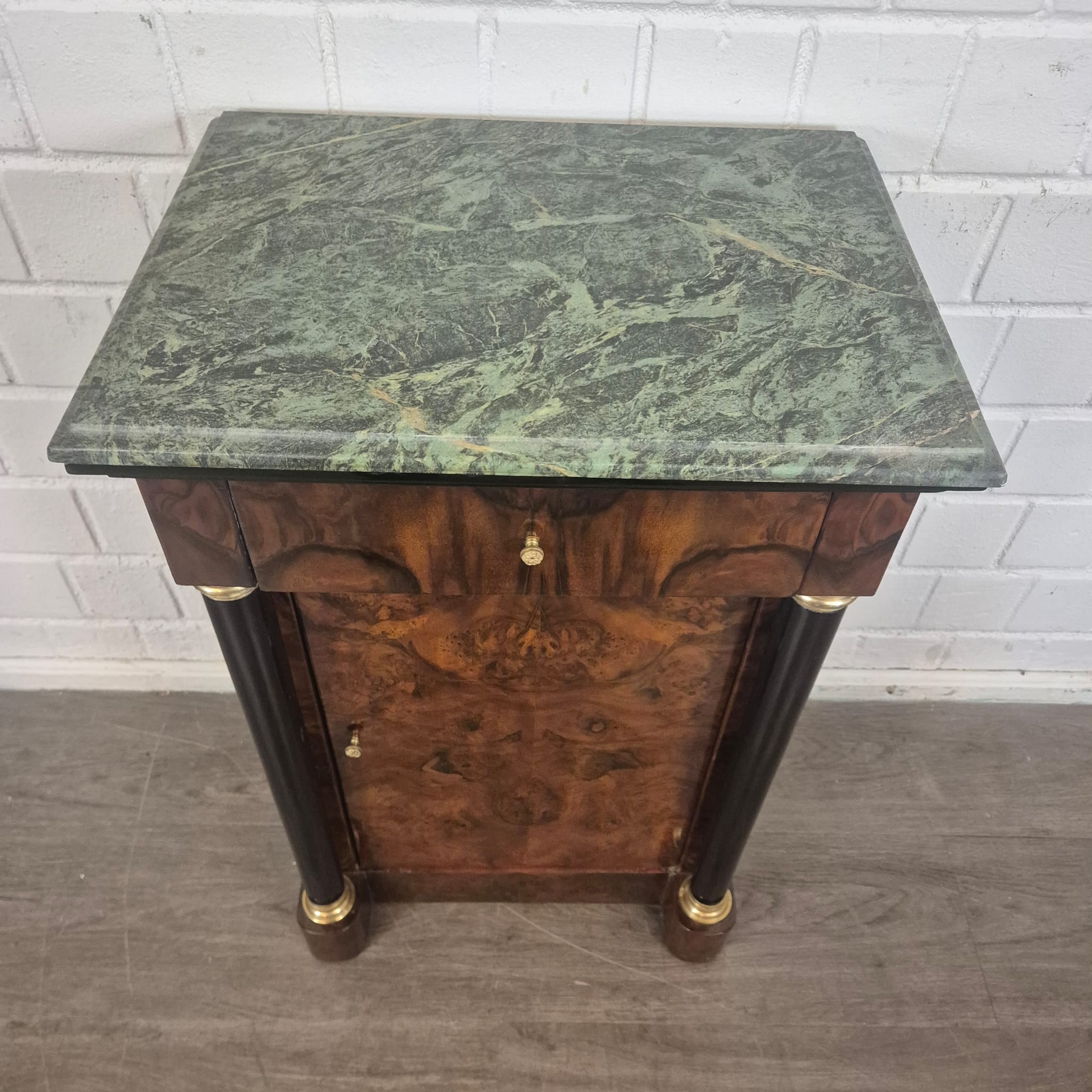 Nachttisch Empire-Stil Nussbaum Marmor – Bild 4