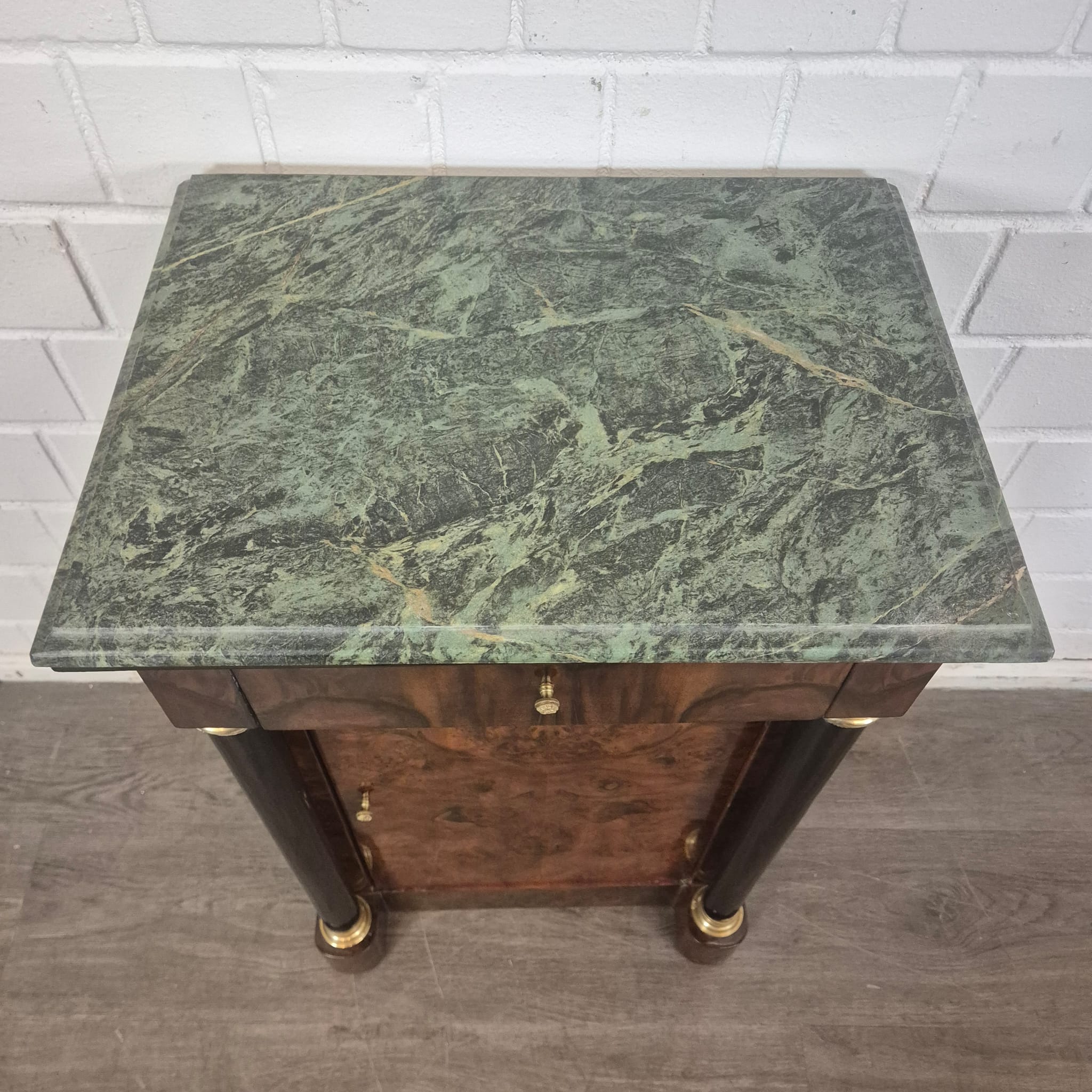 Nachttisch Empire-Stil Nussbaum Marmor – Bild 6