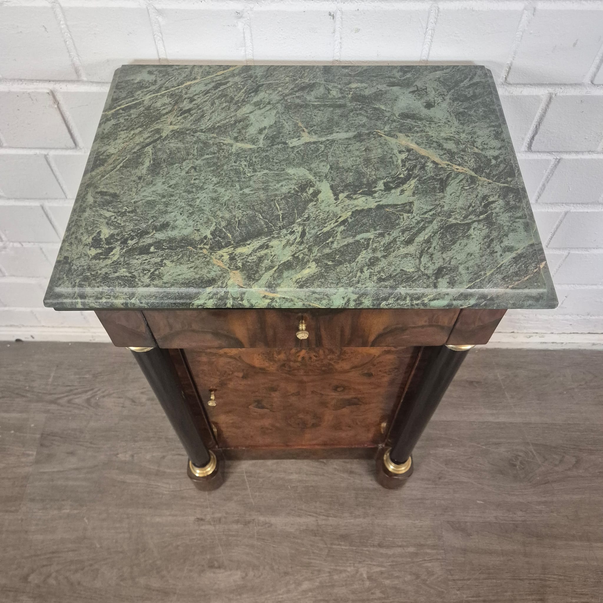 Nachttisch Empire-Stil Nussbaum Marmor – Bild 5