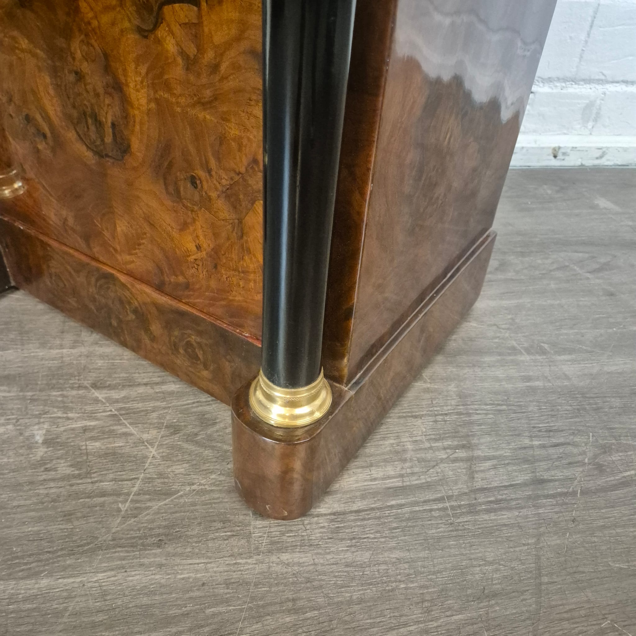 Nachttisch Empire-Stil Nussbaum Marmor – Bild 10