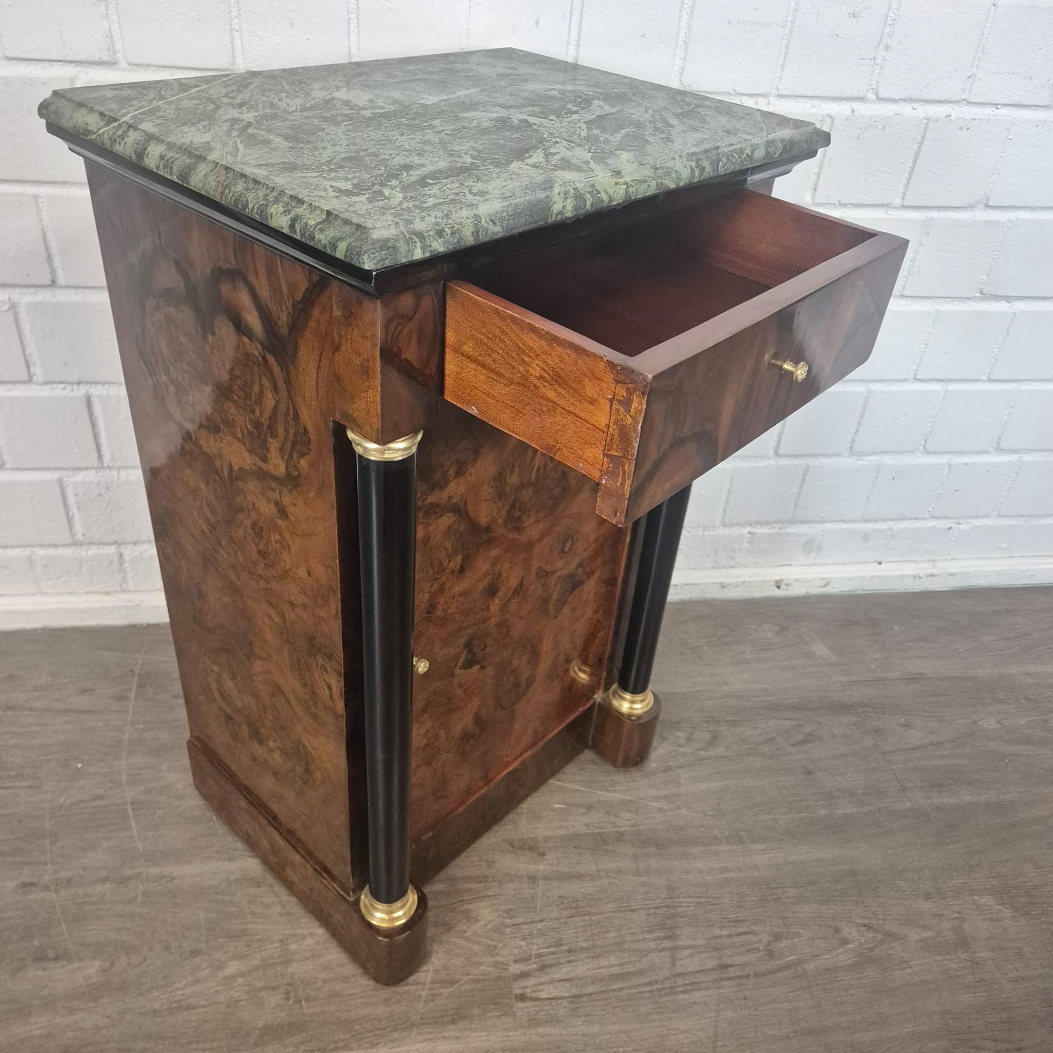 Nachttisch Empire-Stil Nussbaum Marmor – Bild 11