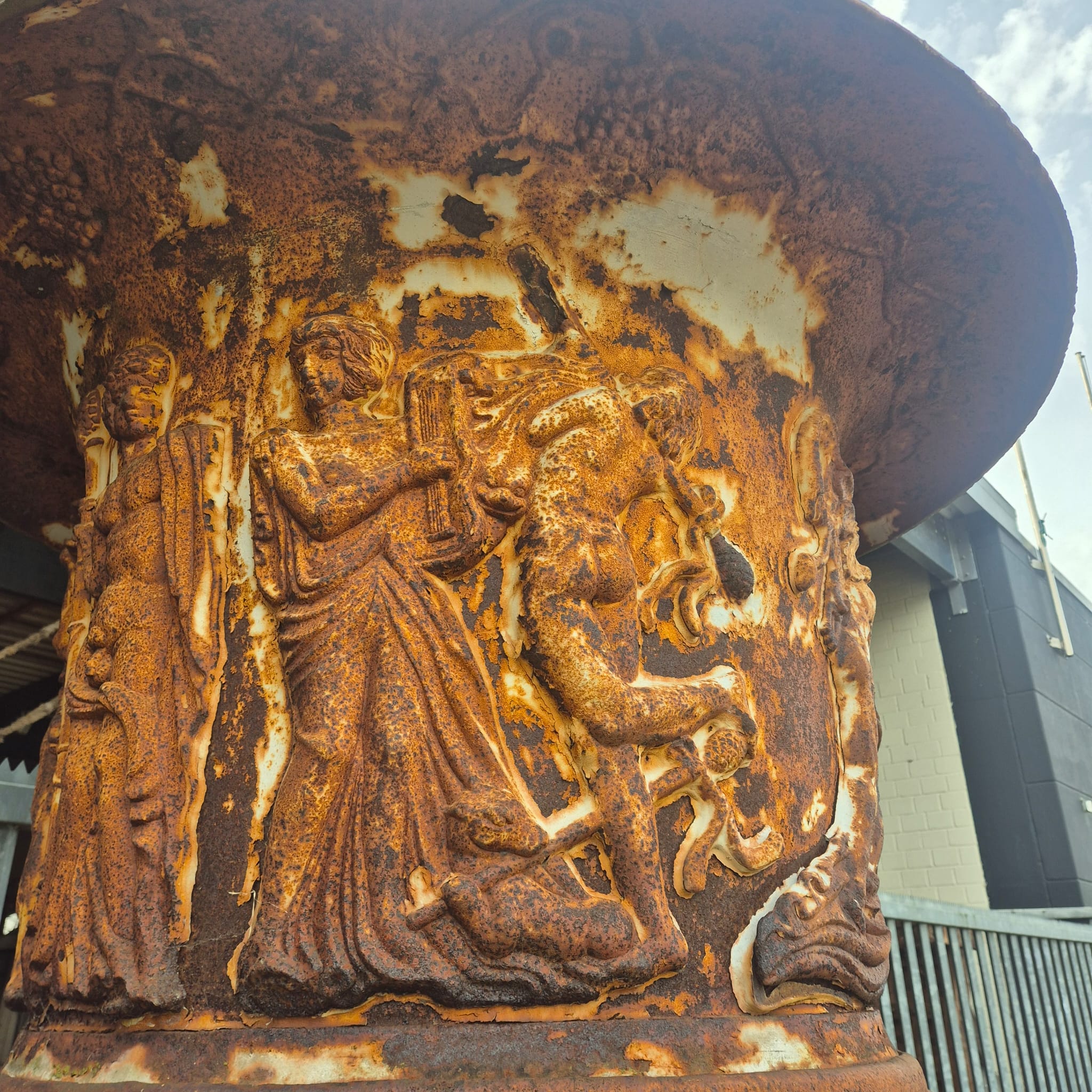 Vase auf Sockel Gusseisen 2,70 m – Bild 8