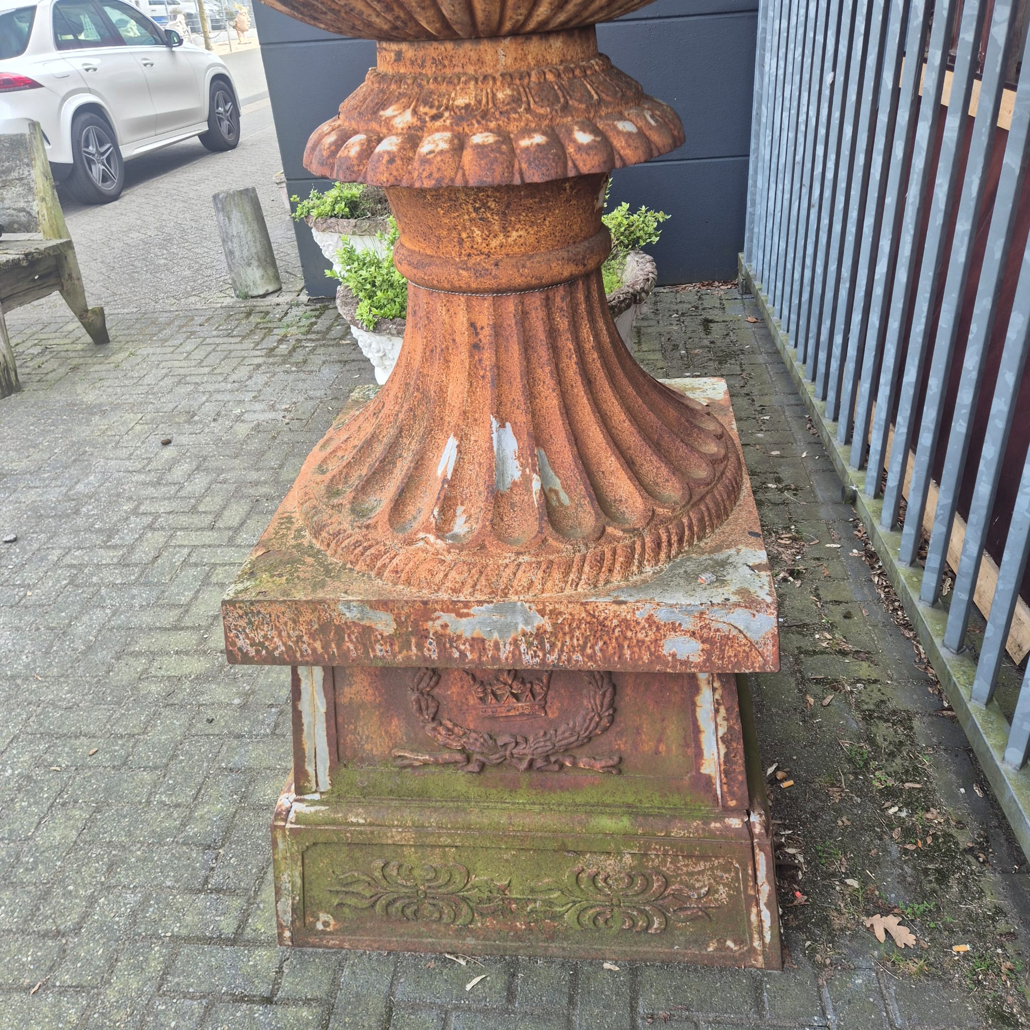 Vase auf Sockel Gusseisen 2,70 m – Bild 13