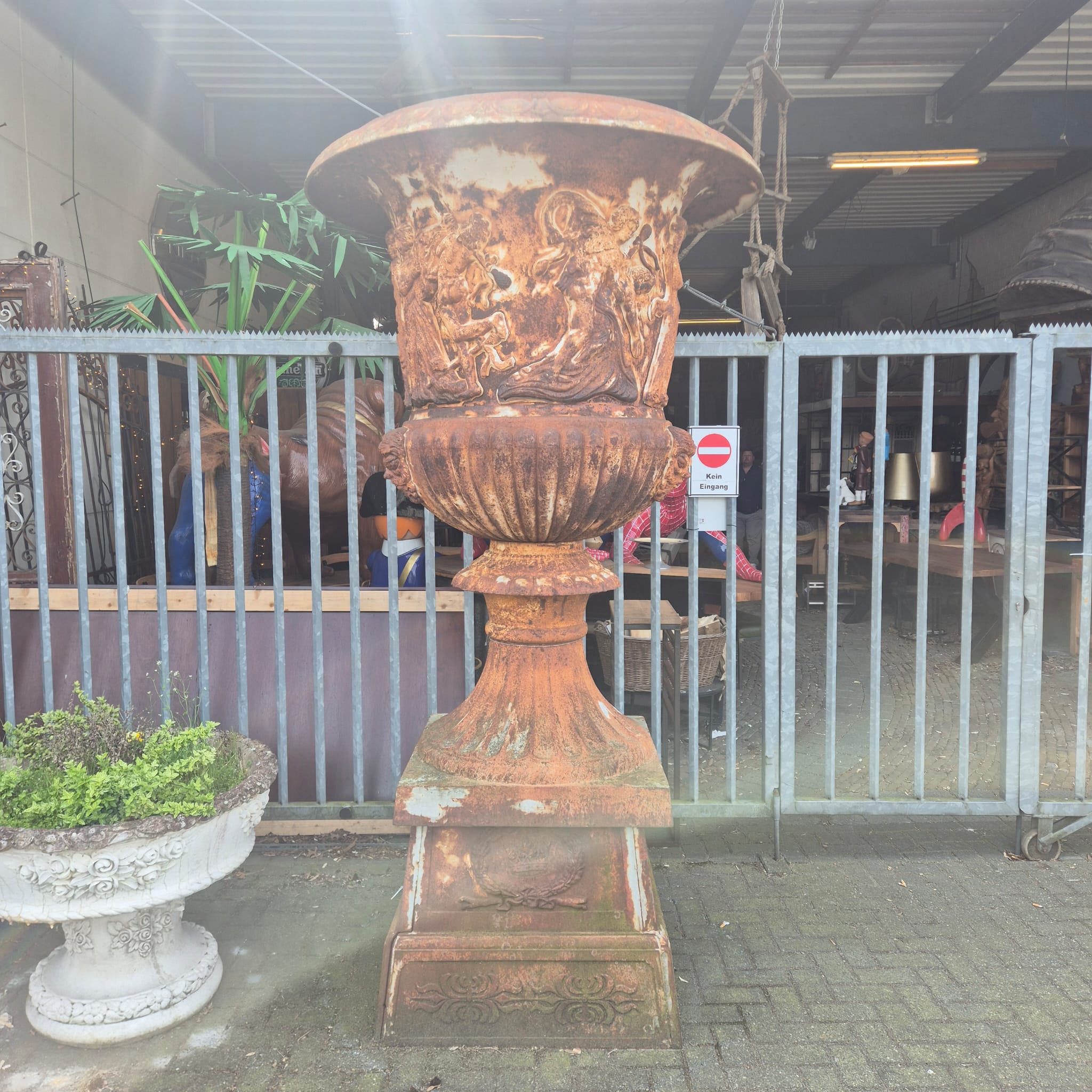 Vase auf Sockel Gusseisen 2,70 m – Bild 4