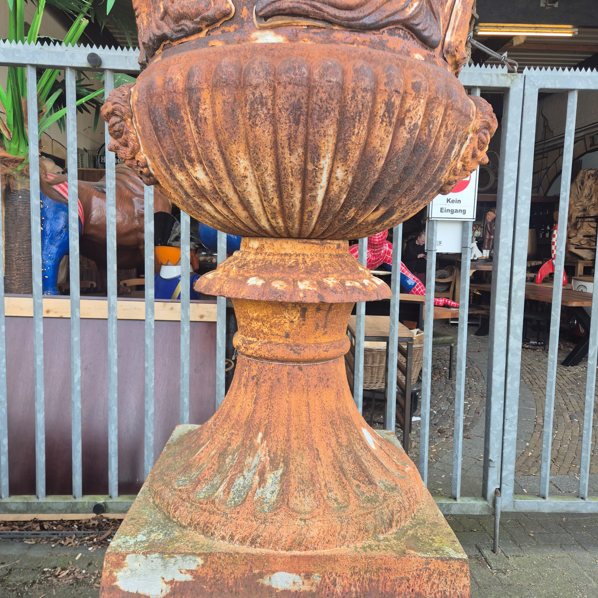 Vase auf Sockel Gusseisen 2,70 m – Bild 12