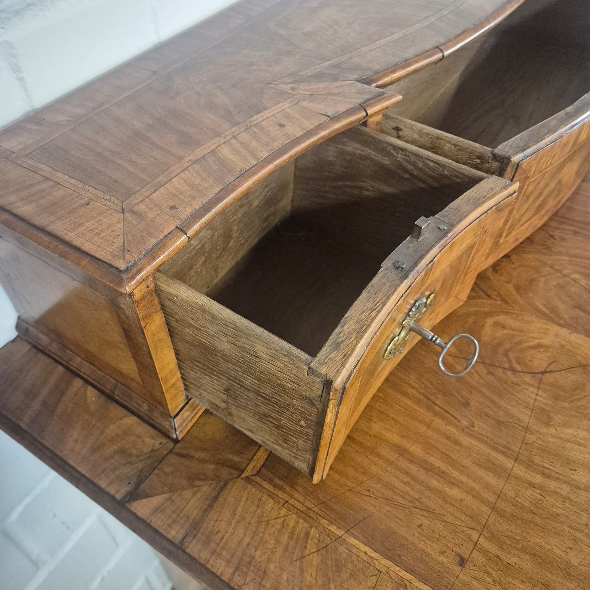 Kommode Barock 1780 Nussbaum – Bild 12