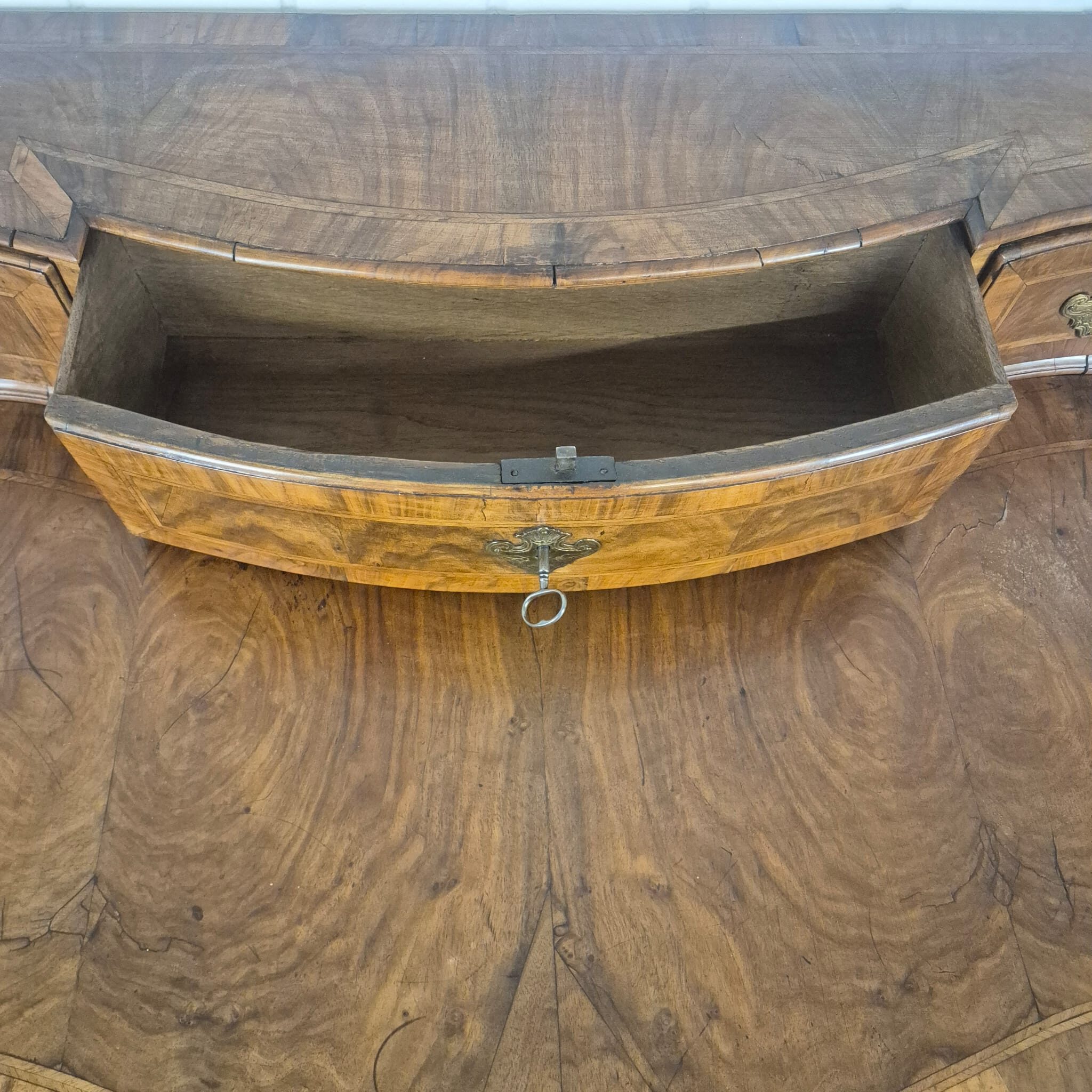 Kommode Barock 1780 Nussbaum – Bild 16